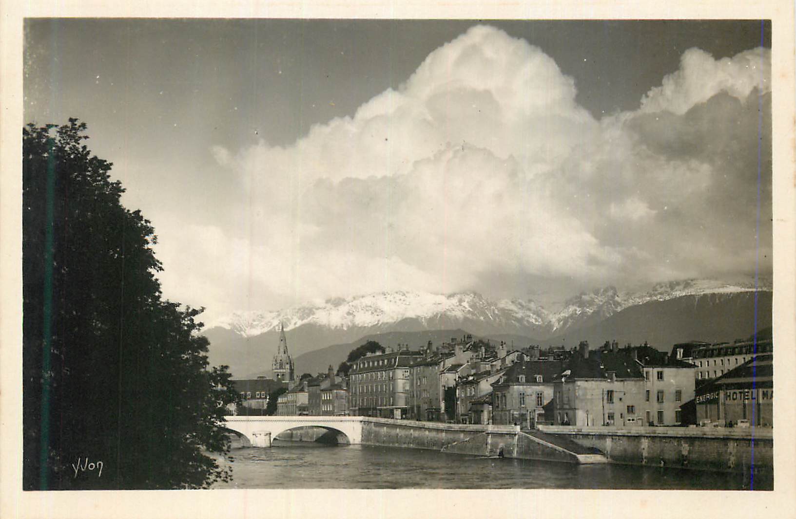 Villefranche-sur-Saône — vue de la rivière et des monts enneigés — éditeur Y. Jon