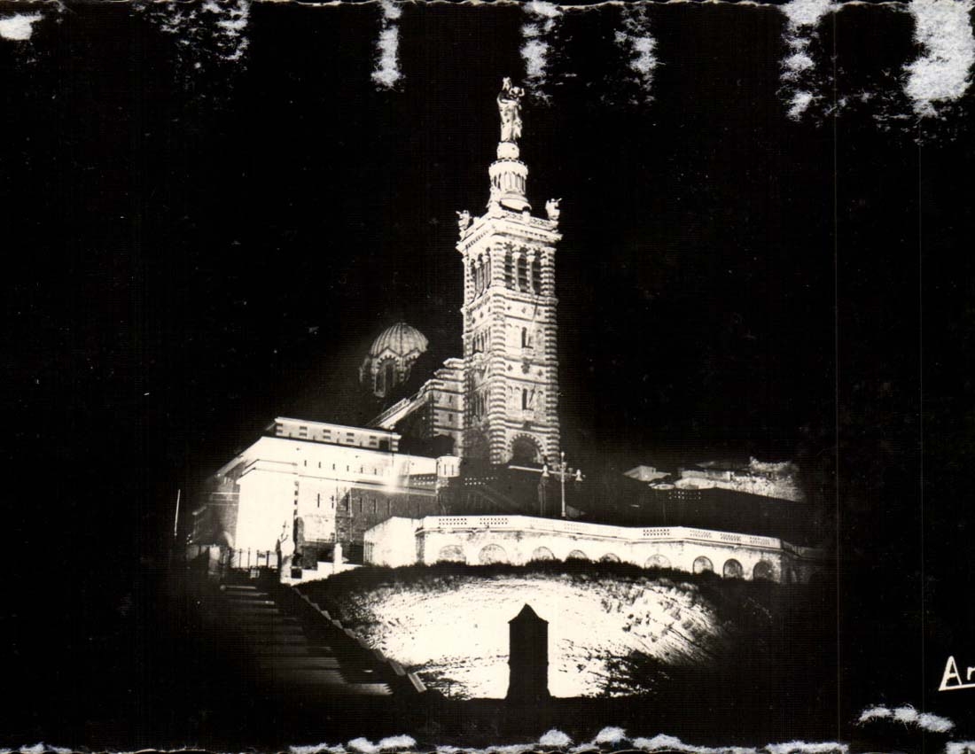 Marseille CPM La nuit Basilique Notre DAme de la Garde
