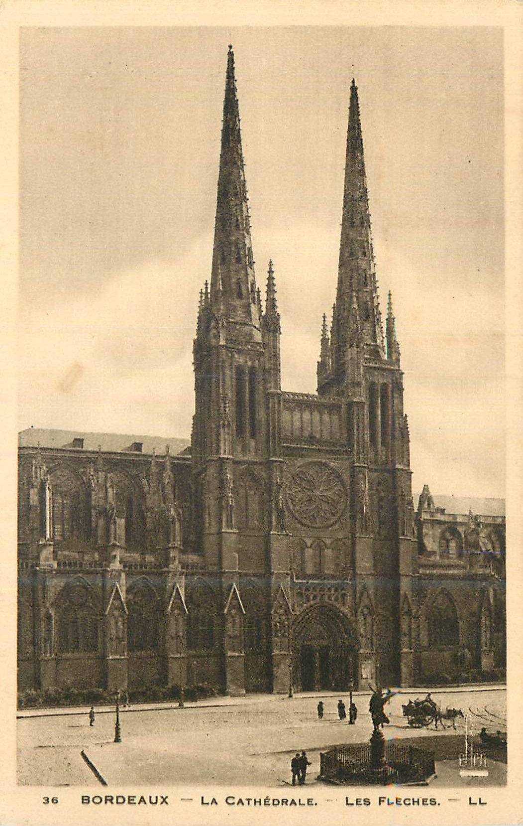 CPA Bordeaux La Cathedrale Les Fleches