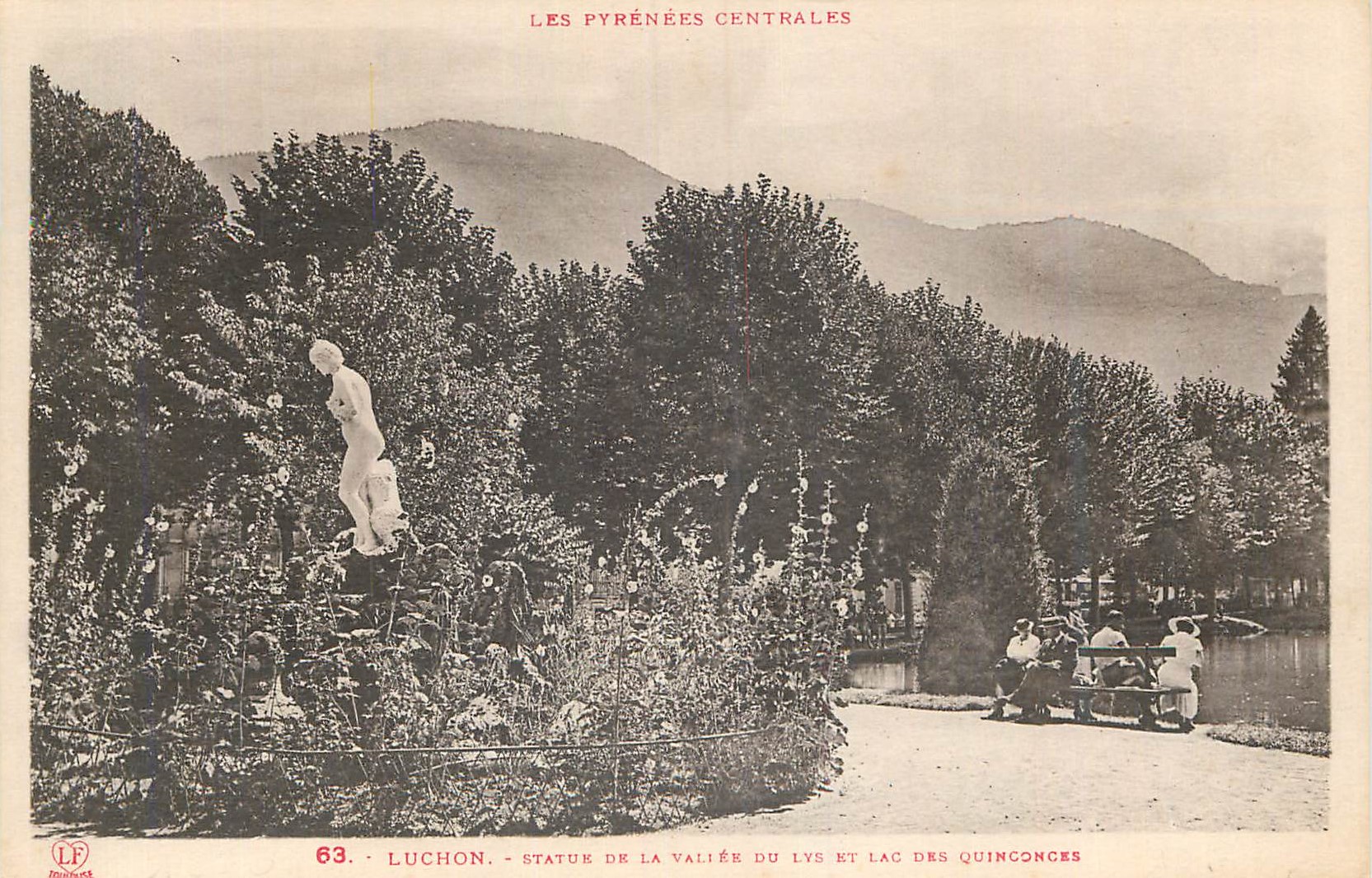 CPA Luchon Les Pyrenees Centrales Statue de la Vallee du Lys et Lac des Quinconces
