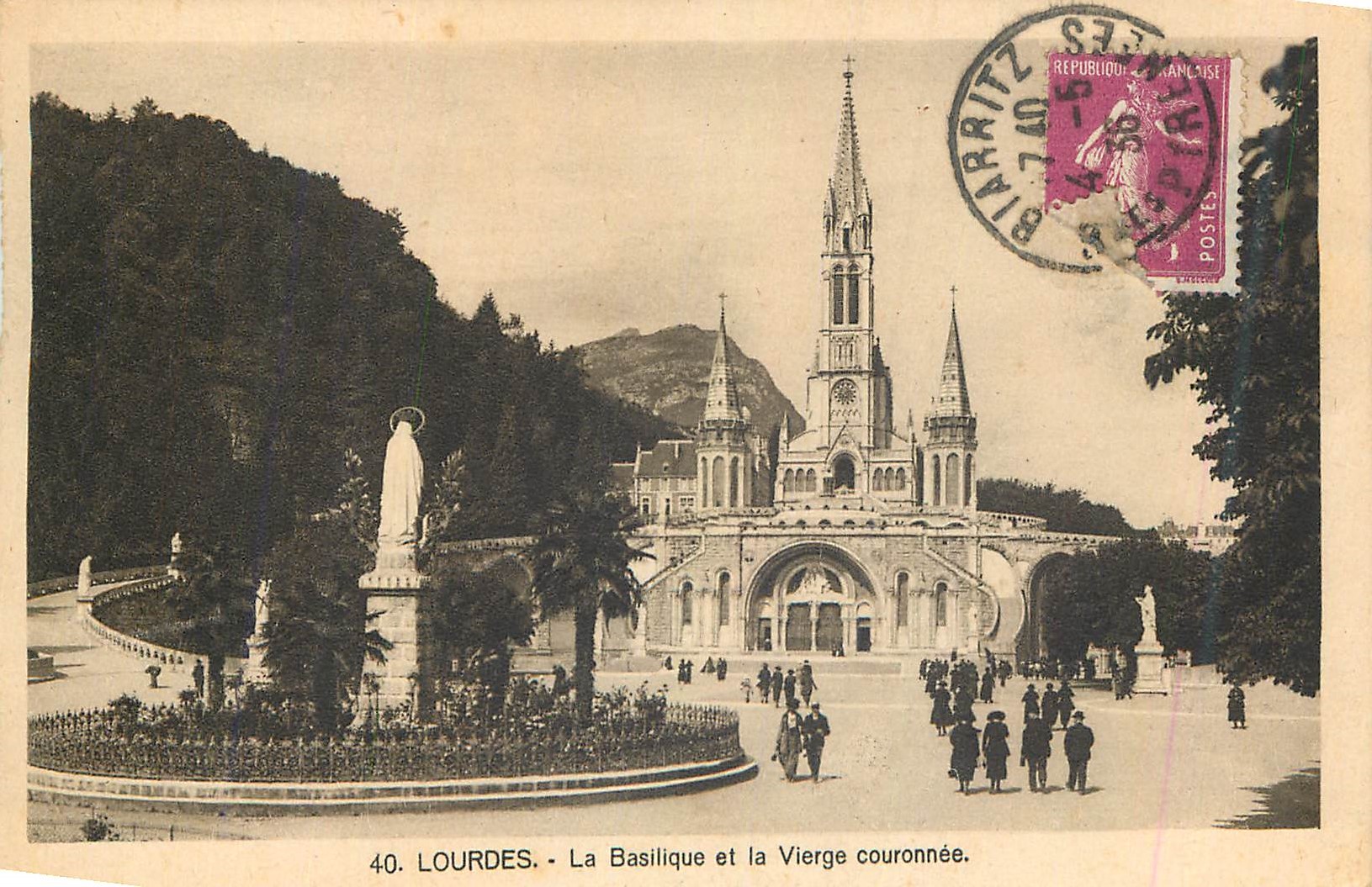 CPA Lourdes La Basilique et la Vierge Couronnee