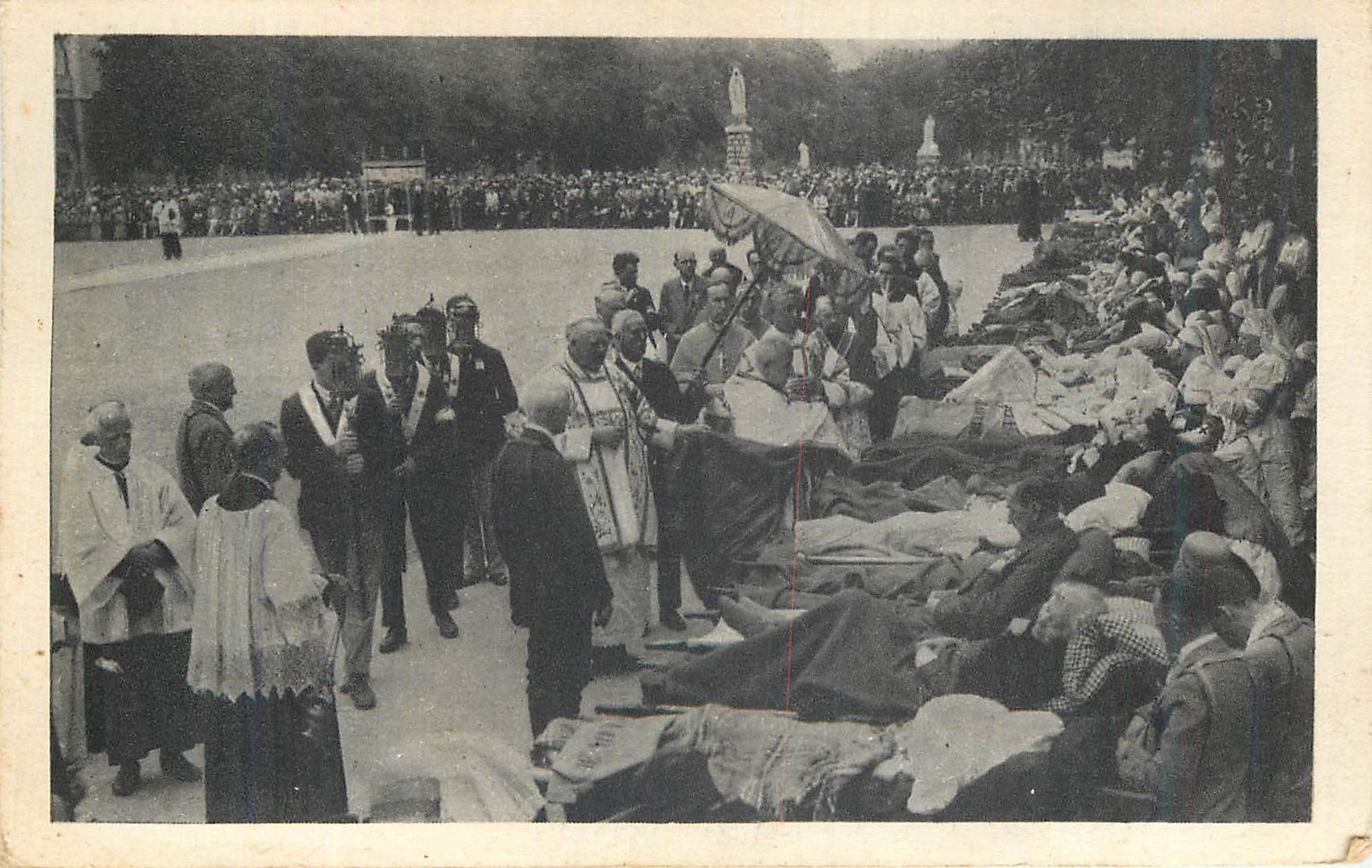 CPA Lourdes La Benediction des Malades