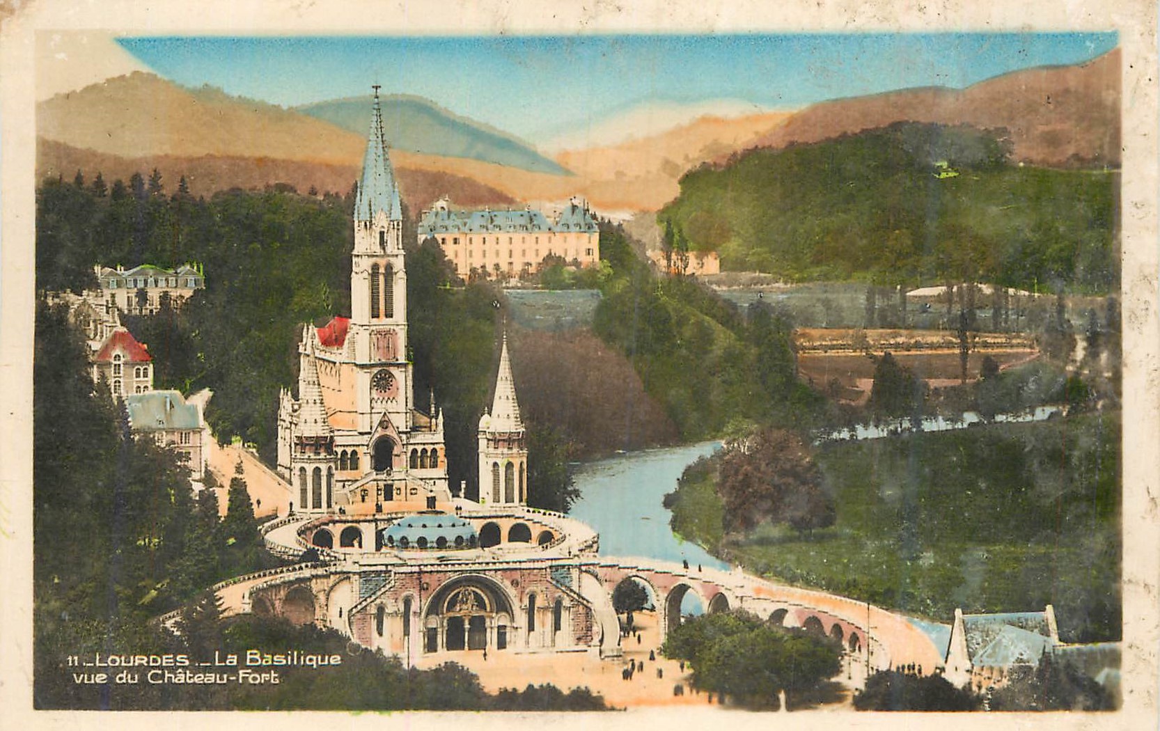 CPA Lourdes La Basilique Vue du Chateau Fort