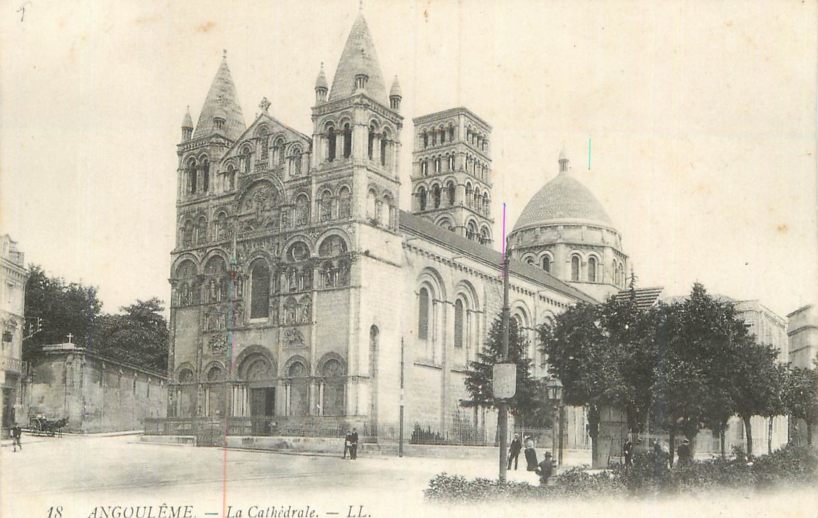 CPA Angouleme La Cathedrale