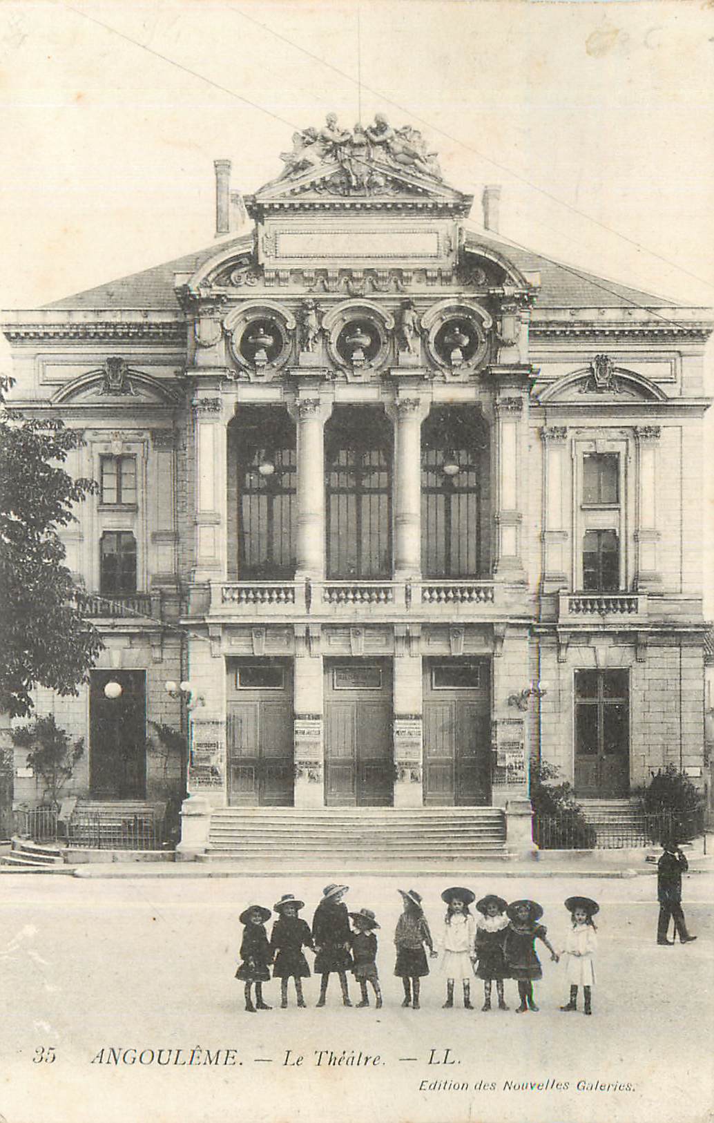 CPA Angouleme Le Theatre Enfants