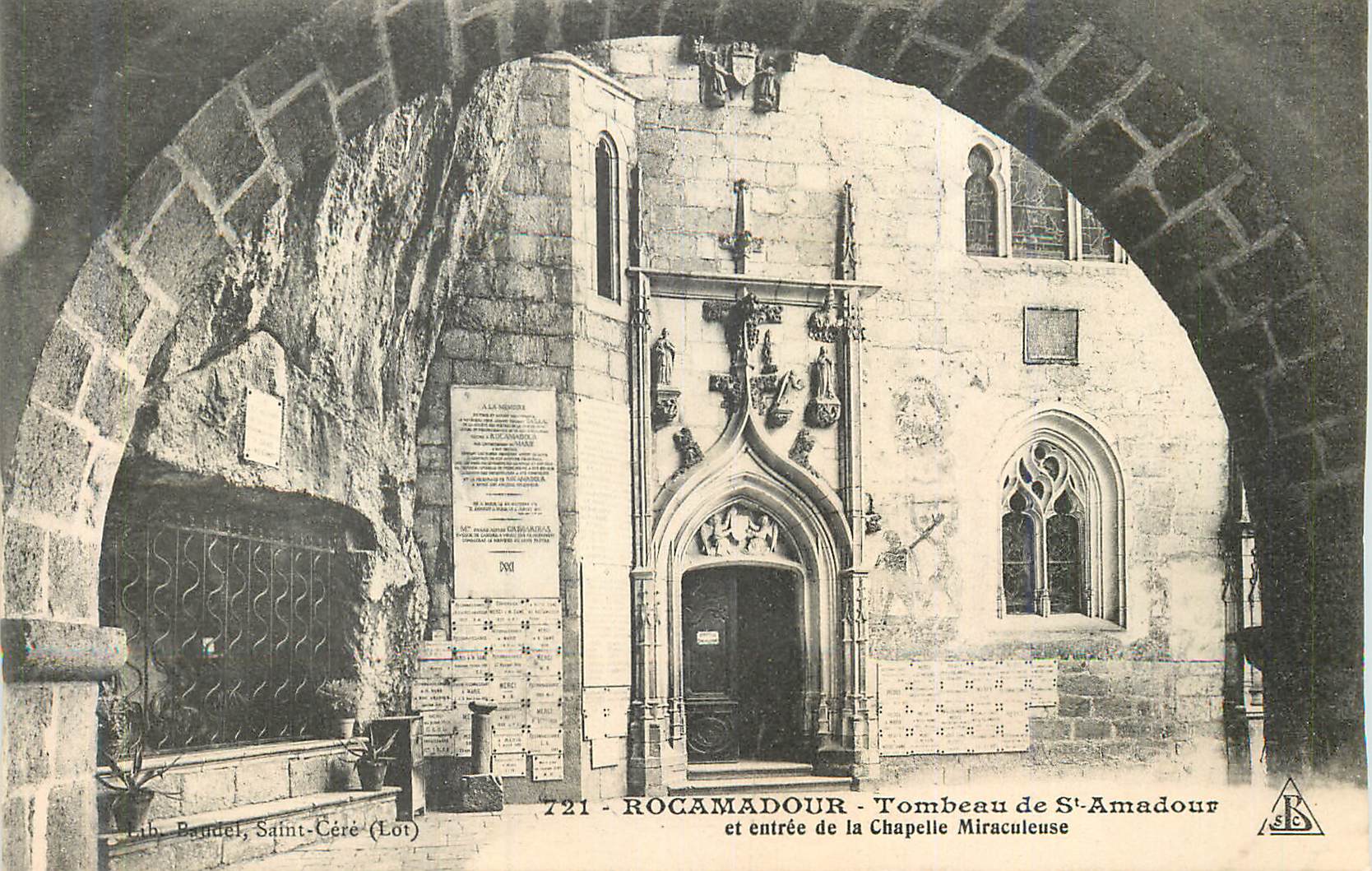 CPA Rocamadour Tombeau de St Amadour et Entree de la Chapelle Miraculeuse