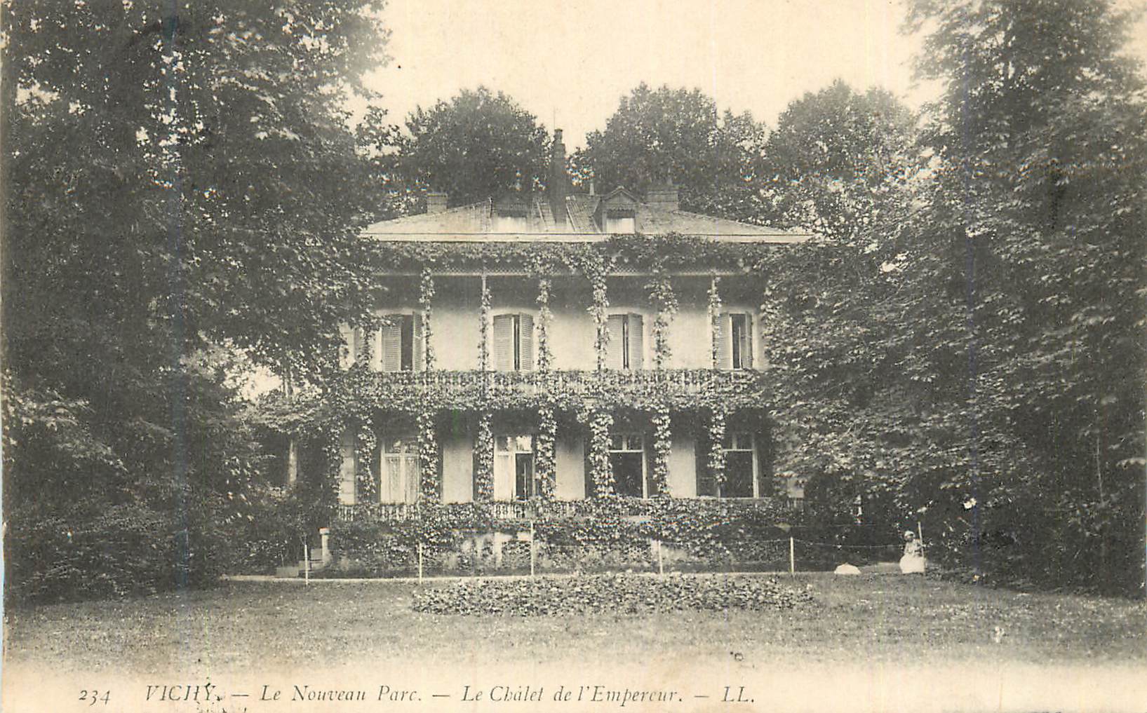 CPA Vichy Le Nouveau Parc Le Chalet de l'Empereur