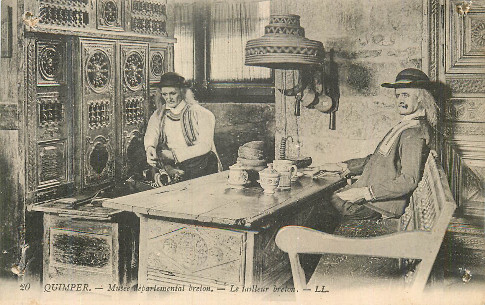 CPA Quimper Musee Departemental Breton Le Tailleur Breton