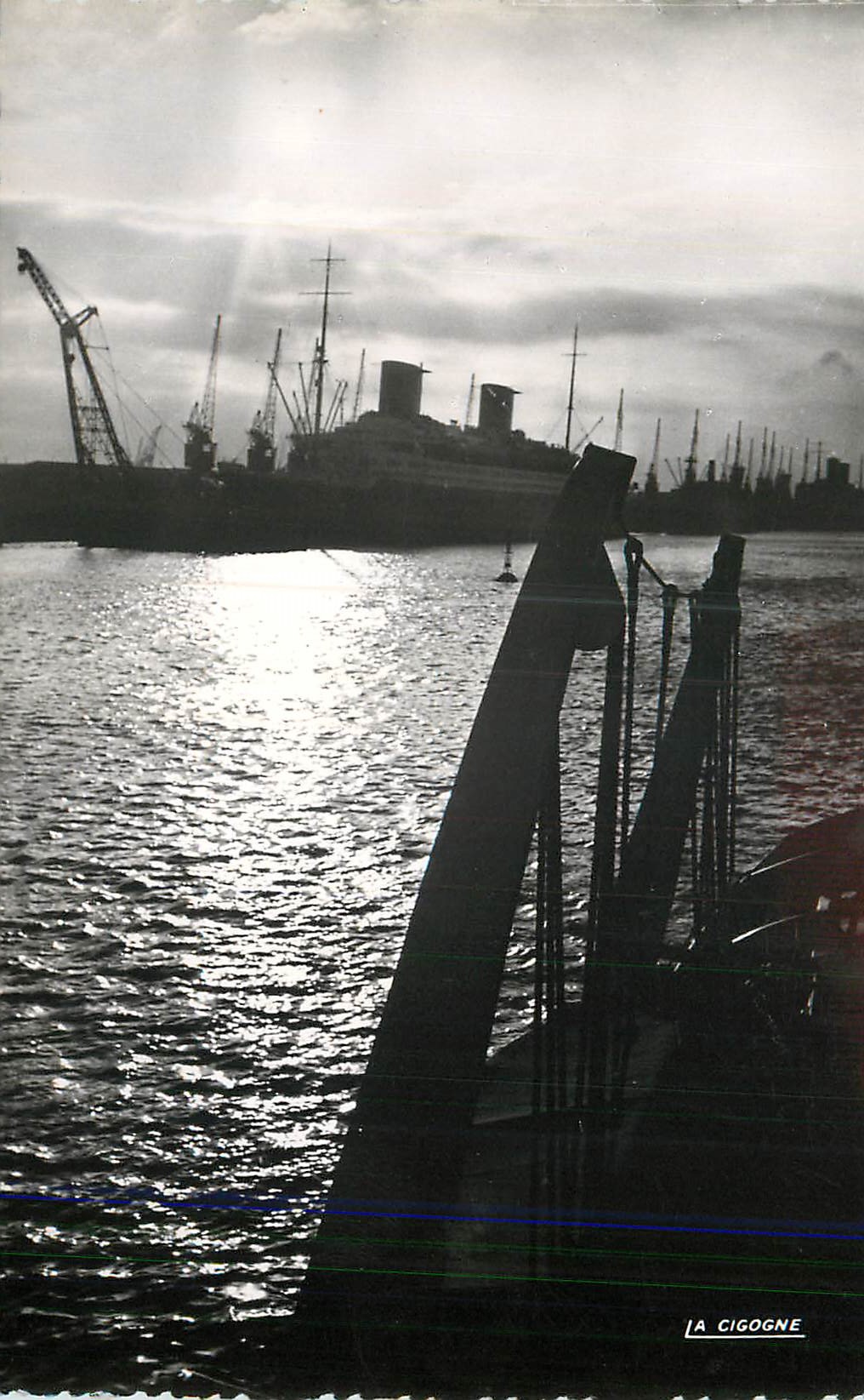 CPM Le Havre (Seine Inferieure) Lever de Soleil sur le Liberte Paquebot