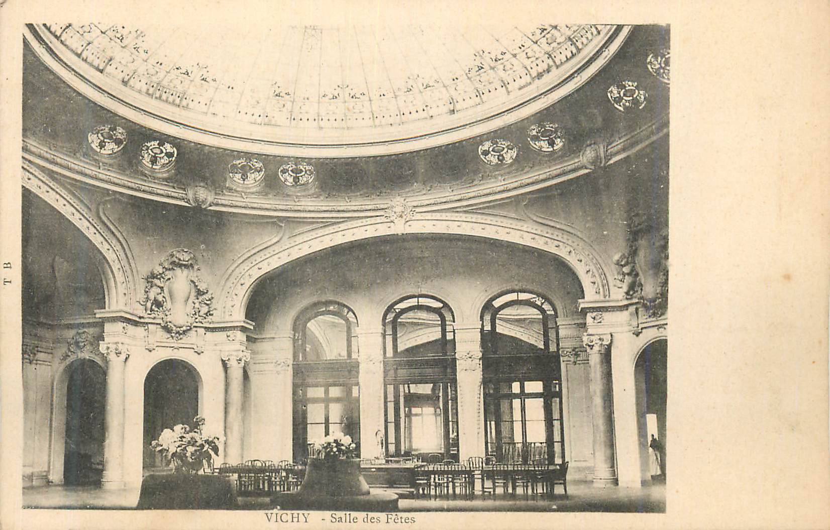 CPA Vichy Salle des Fetes