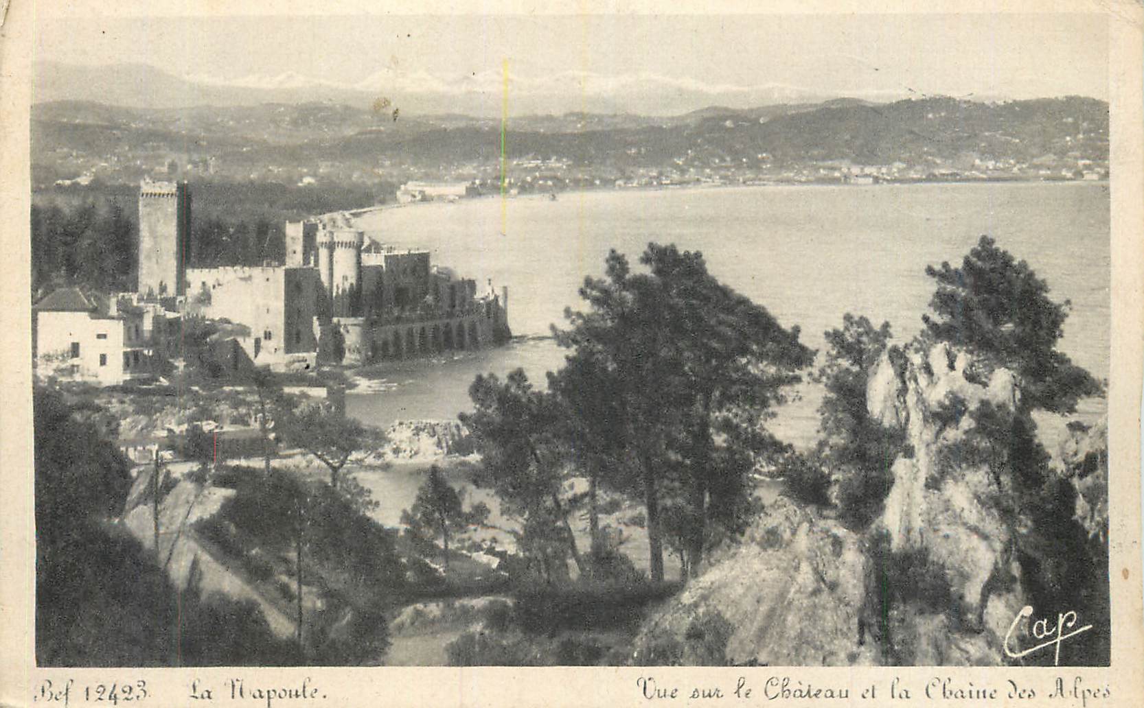 La Napoule — Vue sur le Château et la Chaîne des Alpes — Cap