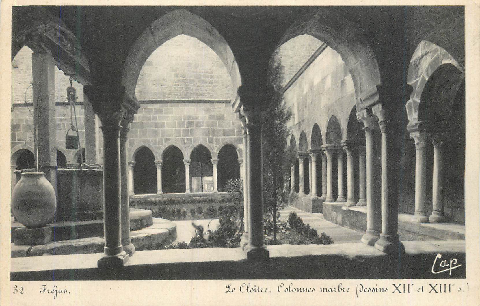CPA Frejus Cloitre Colonnes Marbre (Dessins XIIe et XIIIe S)