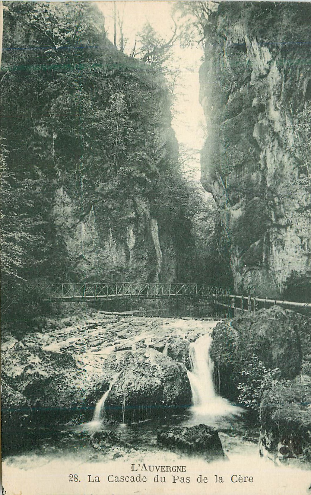CPA L'Auvergne La Cascade du pas de la Cere