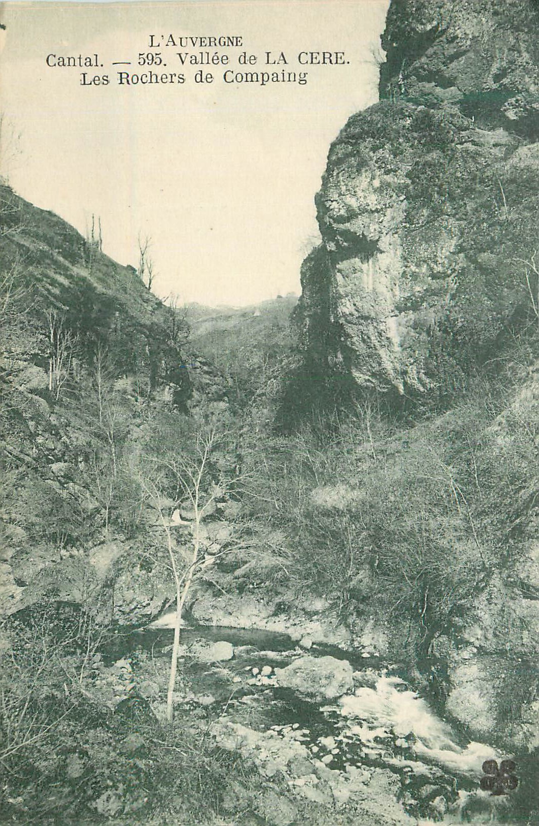 CPA Cantal L'Auvergne Vallee de la Cere Les Rochers de Compaing
