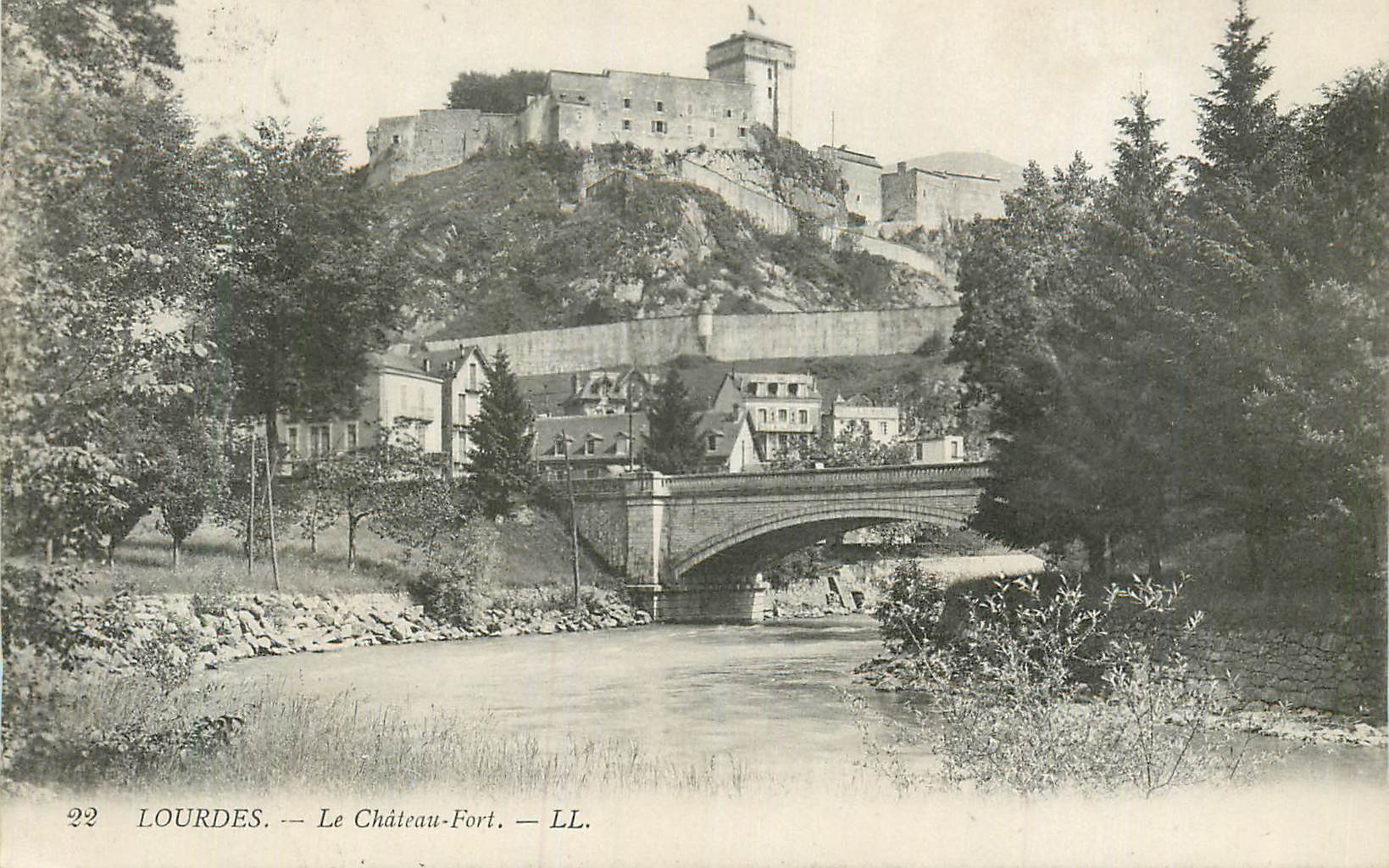 CPA Lourdes Le Chateau Fort