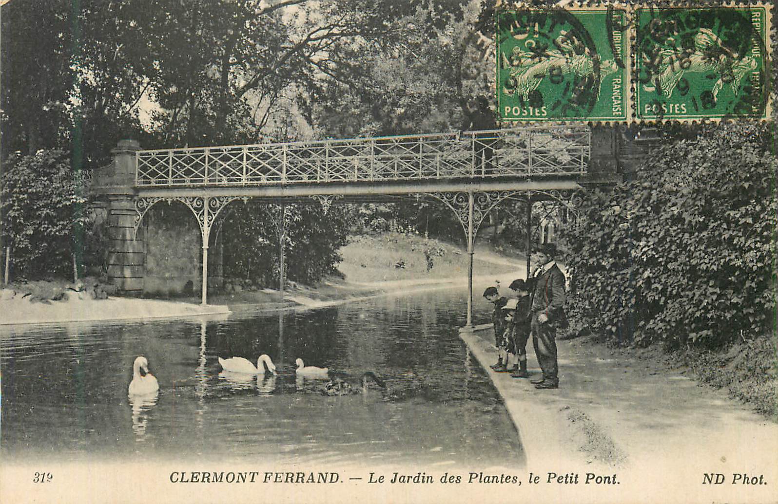 CPA Clermont Ferrand Le Jardin des Plantes Le Petit Pont