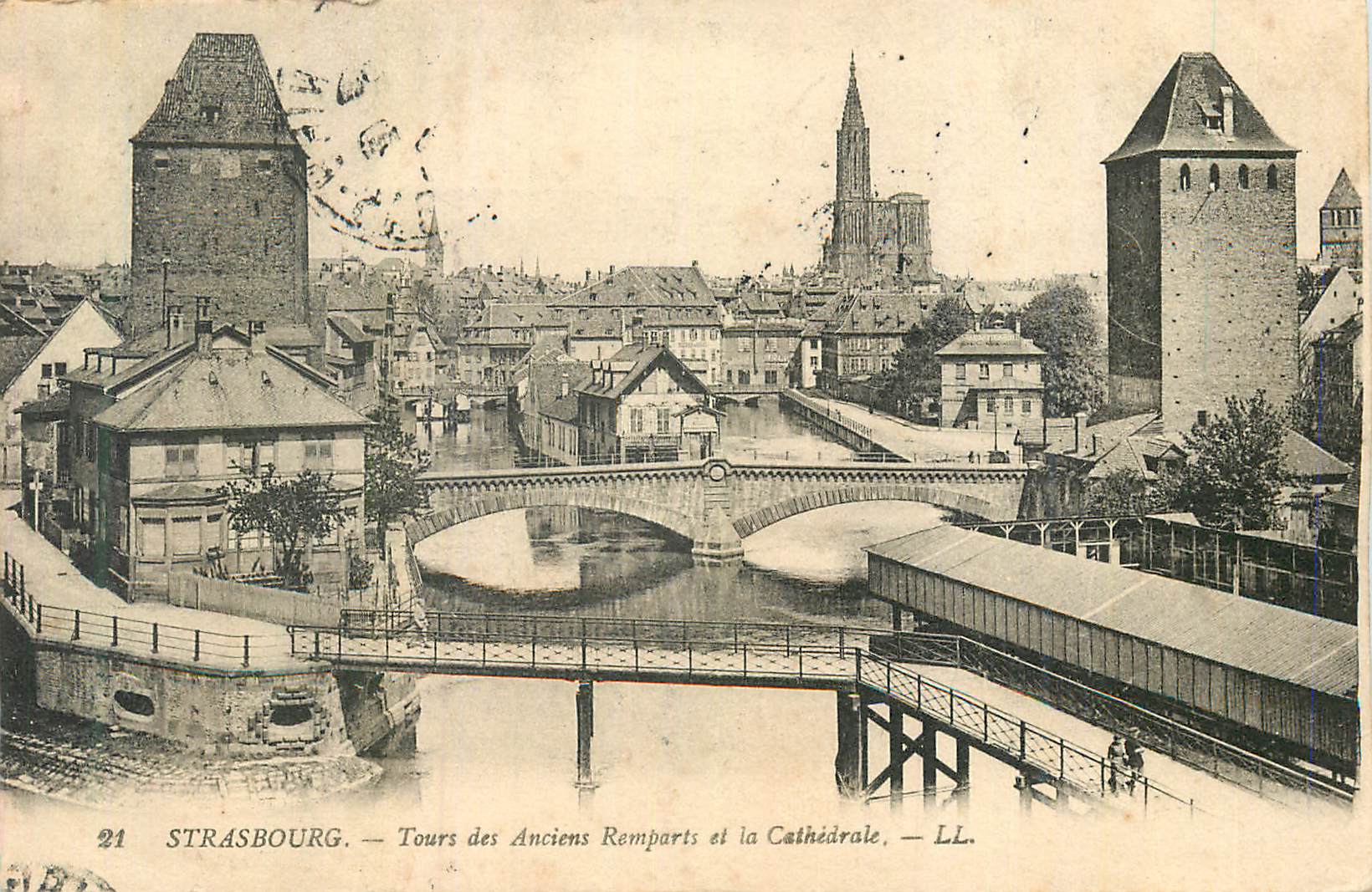 CPA Strasbourg Tours des Anciens Remparts et la Cathedrale