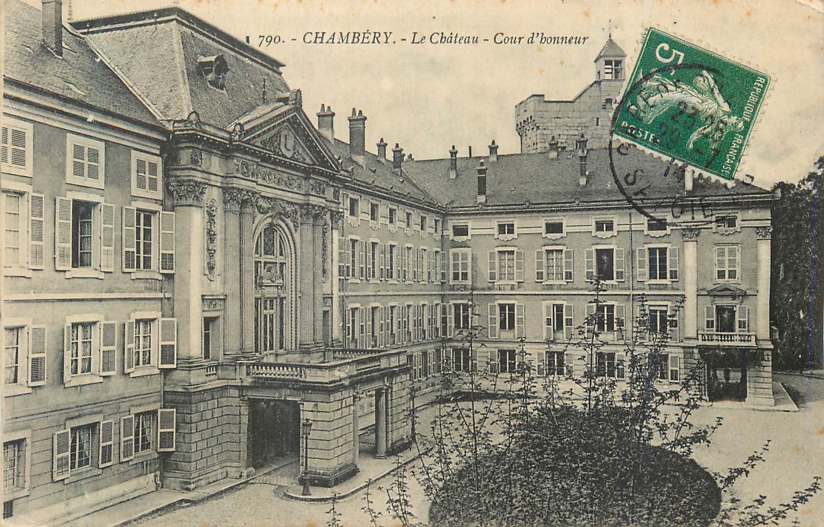 CPA Chambery Le Chateau Cour d'Honneur