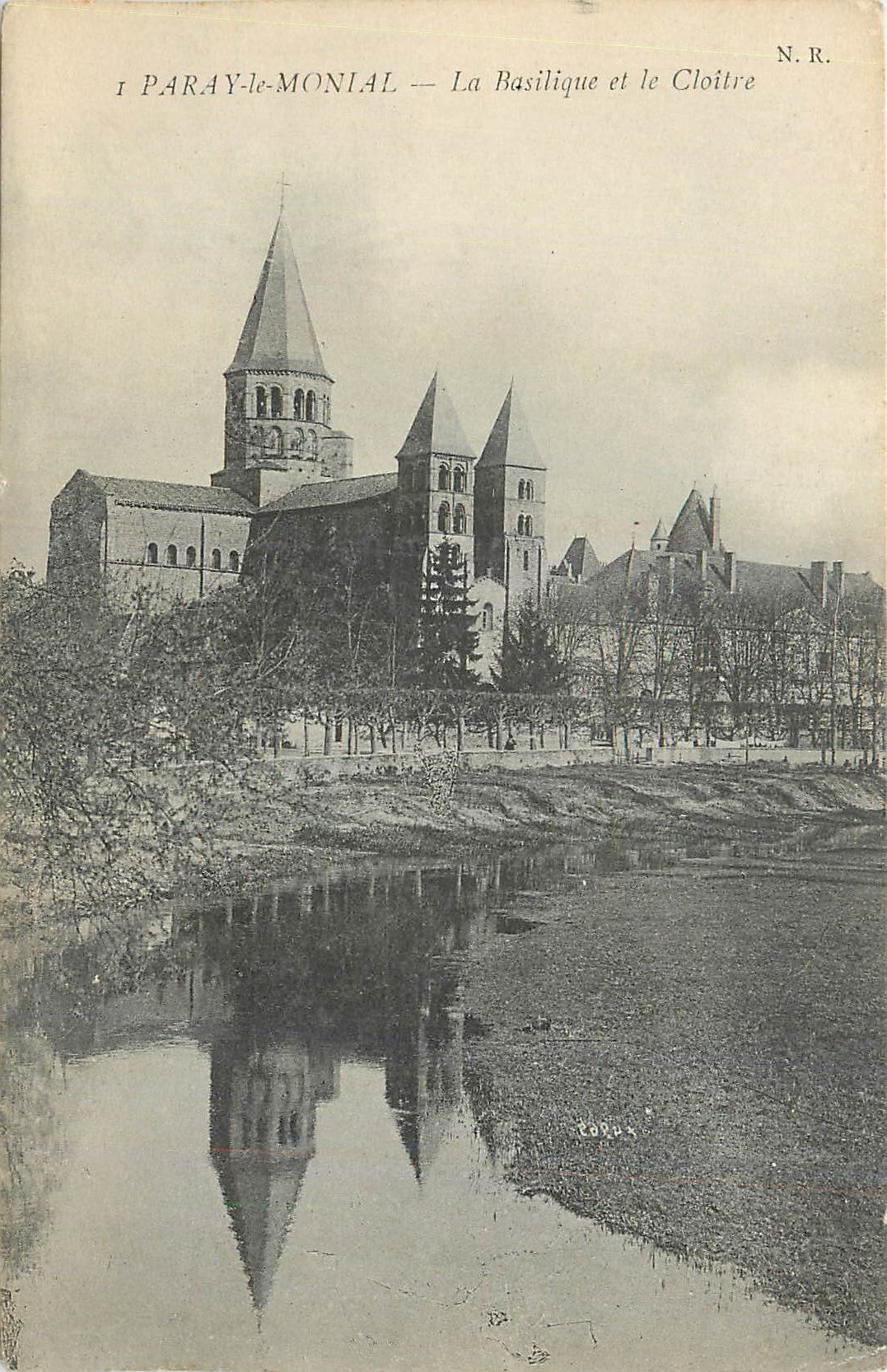 CPA Paray le Monial la Basilique et le Cloitre