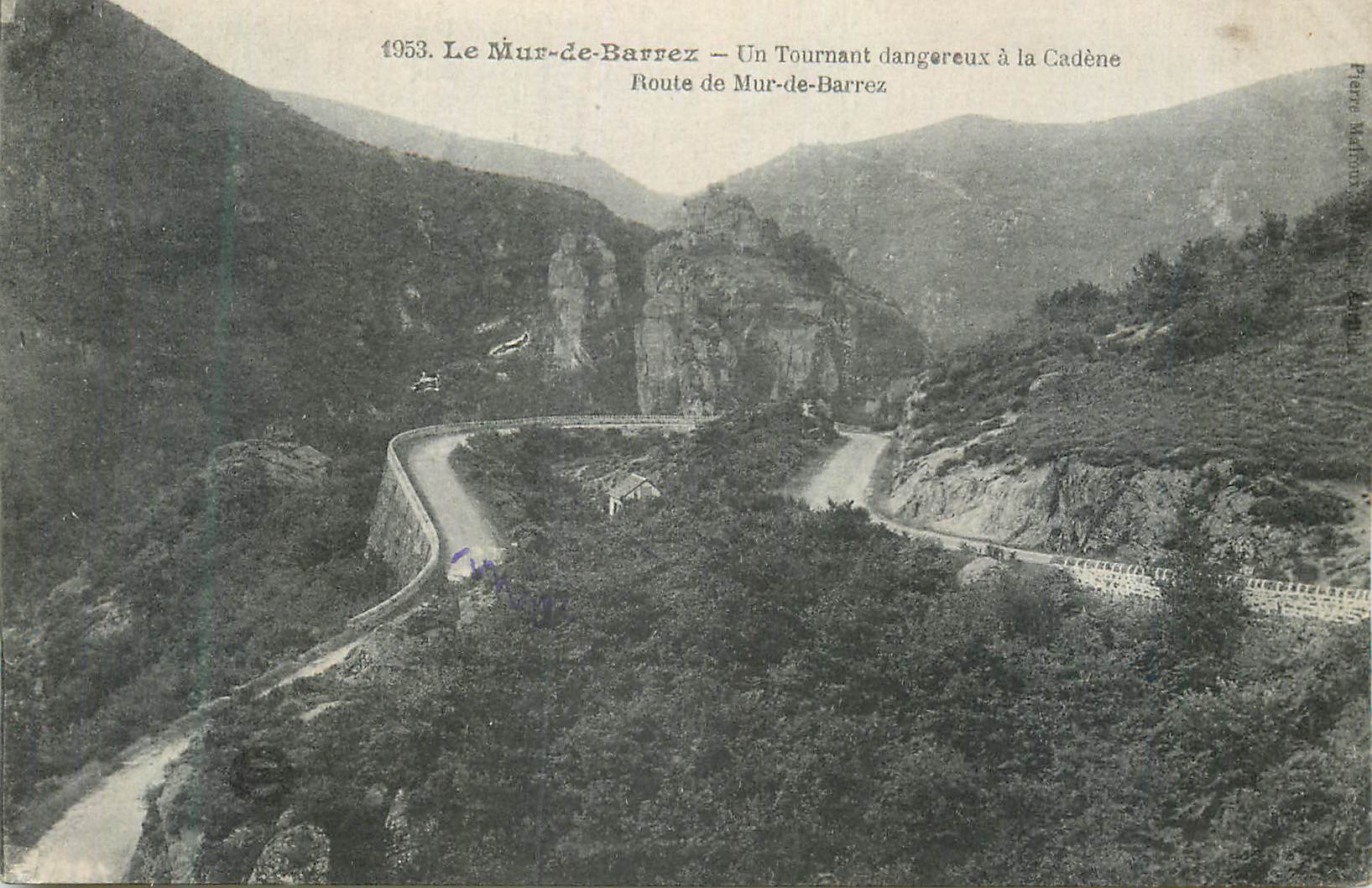 CPA Le Mur de Barrez Un Tournant Dangereux a la Cadene Route de Mur de Barrez