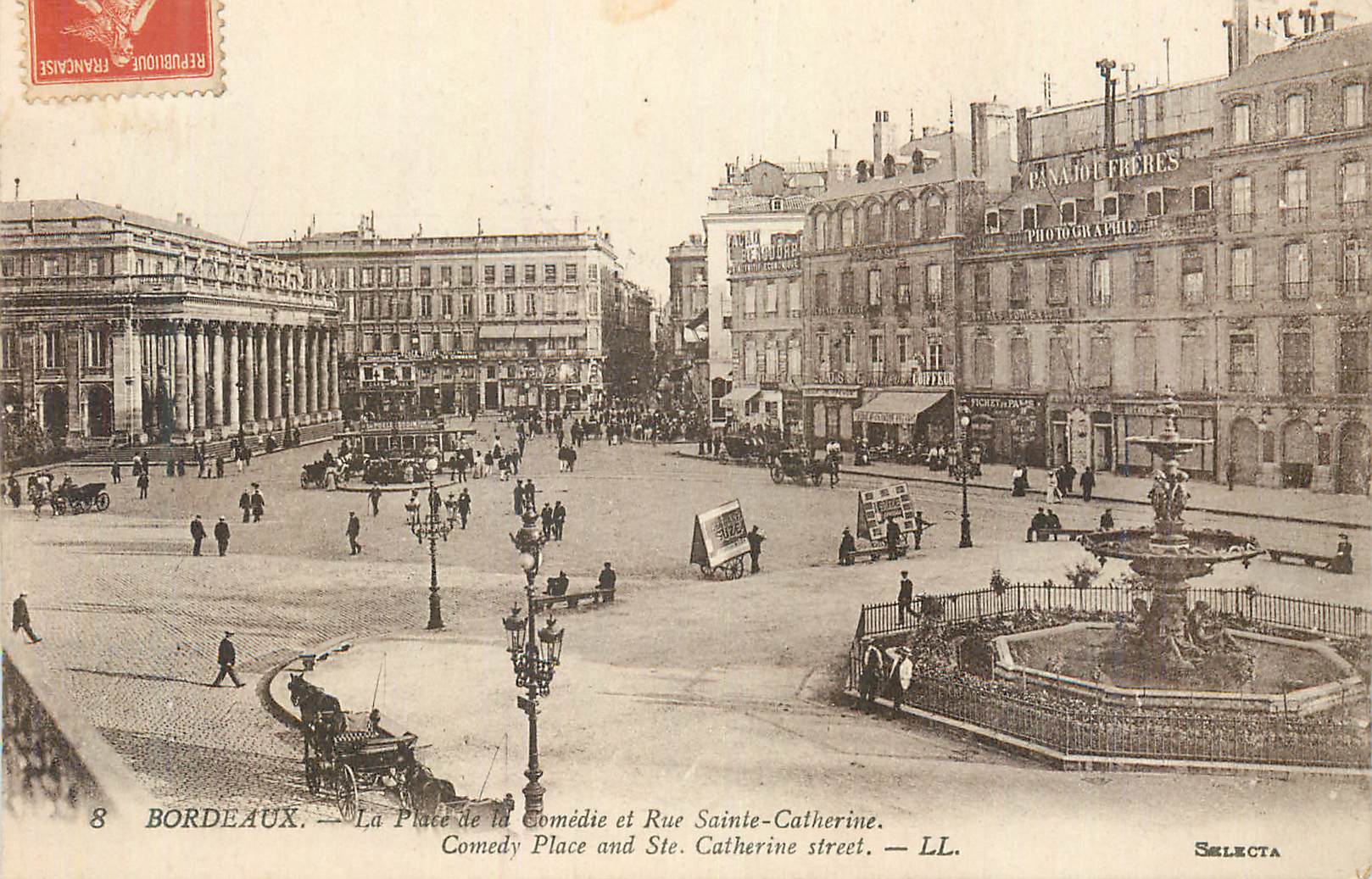 CPA Bordeaux La Place de la Comedie et Rue Sainte Catherine