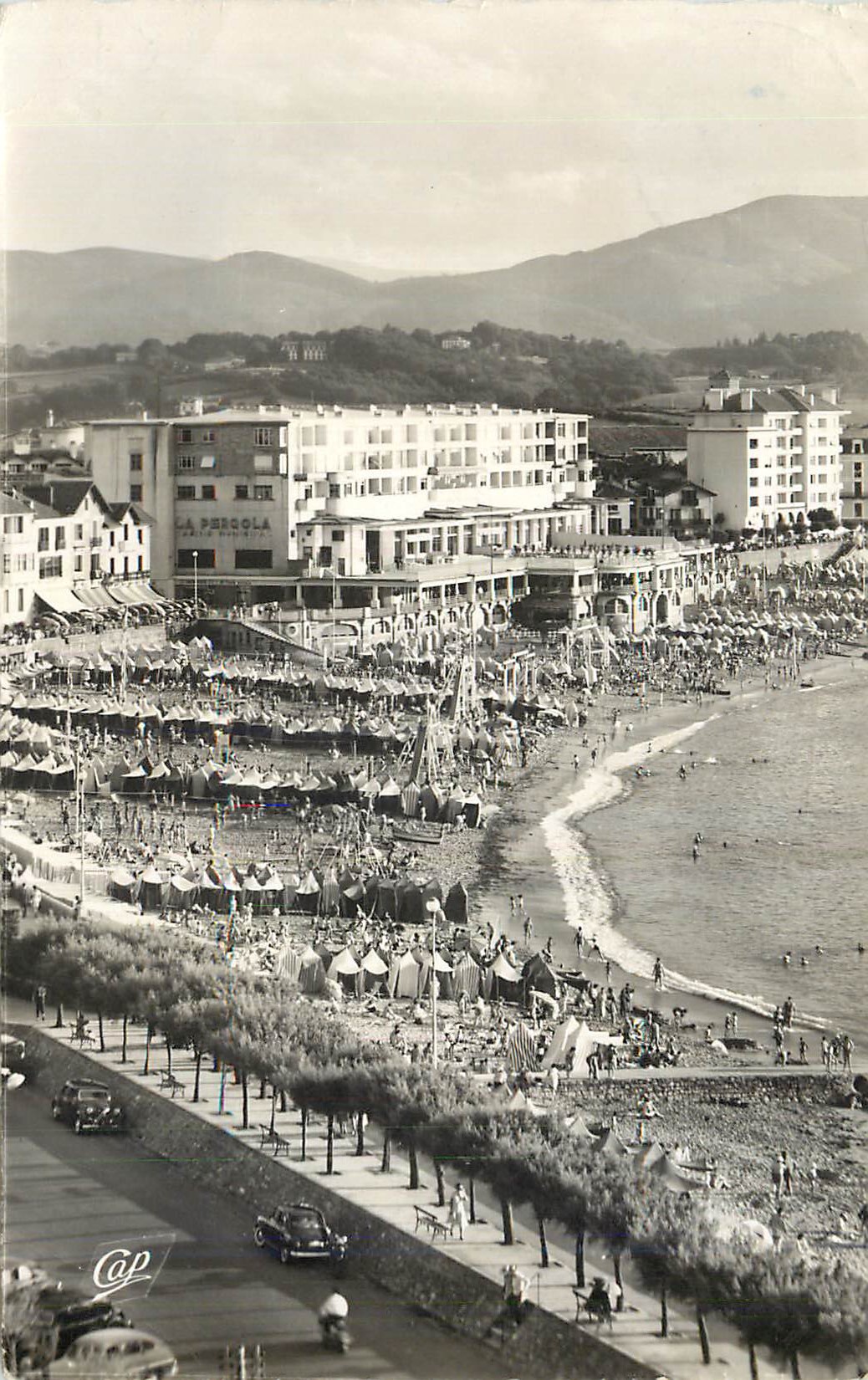 La Percola - plage animée - Cap