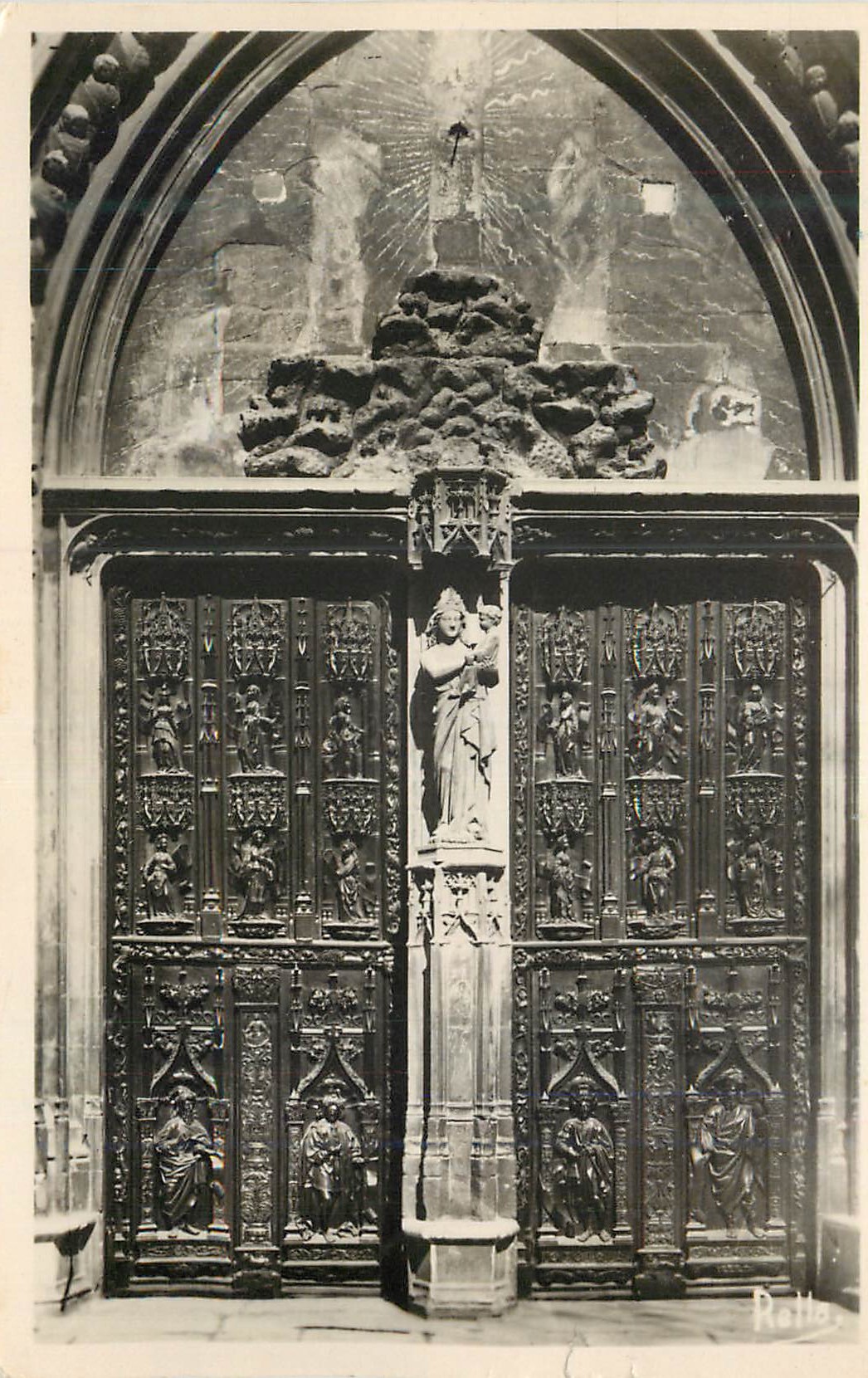 Porte de l'église — détails sculptés — Rolle