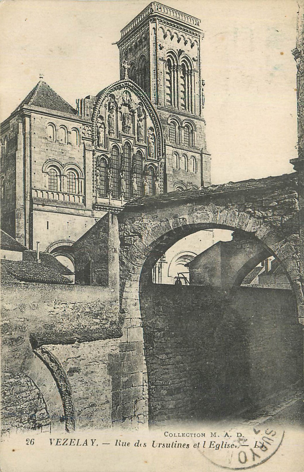 CPA Vezelay Rue des Ursulines et l'Eglise