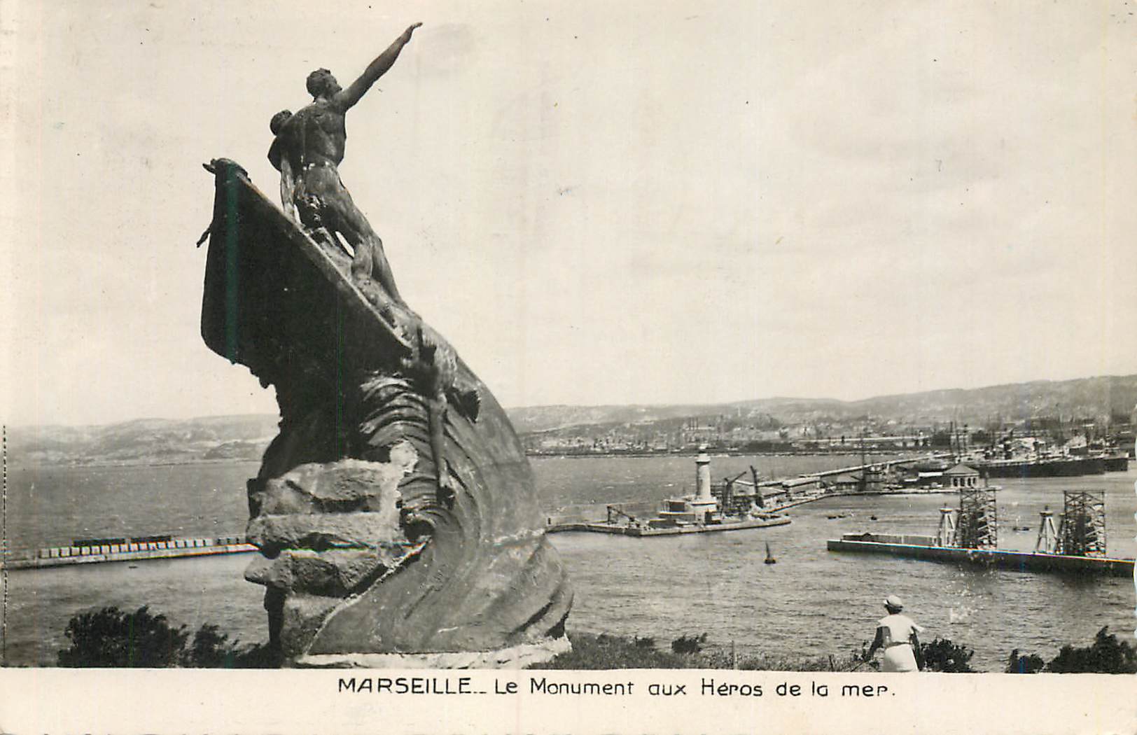 CPM Marseille Le Monument aux Heros de la Mer