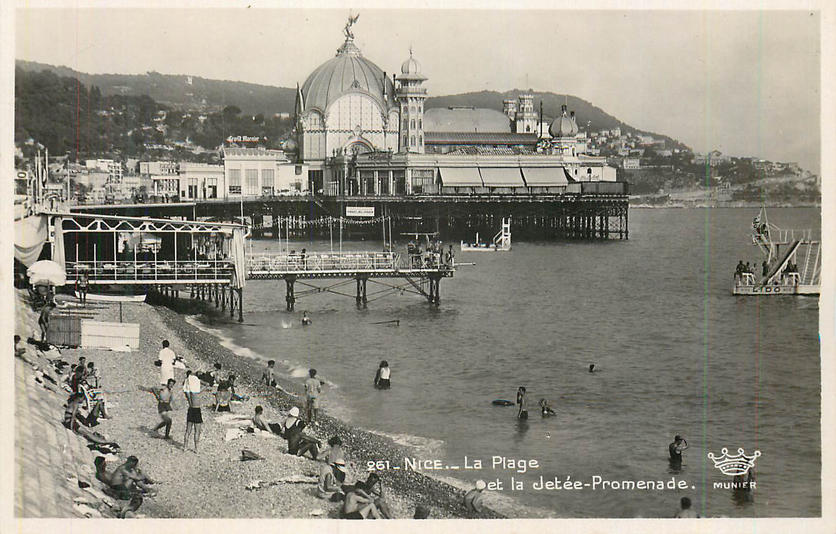 CPM Nice La Plage et la Jetee Promenade