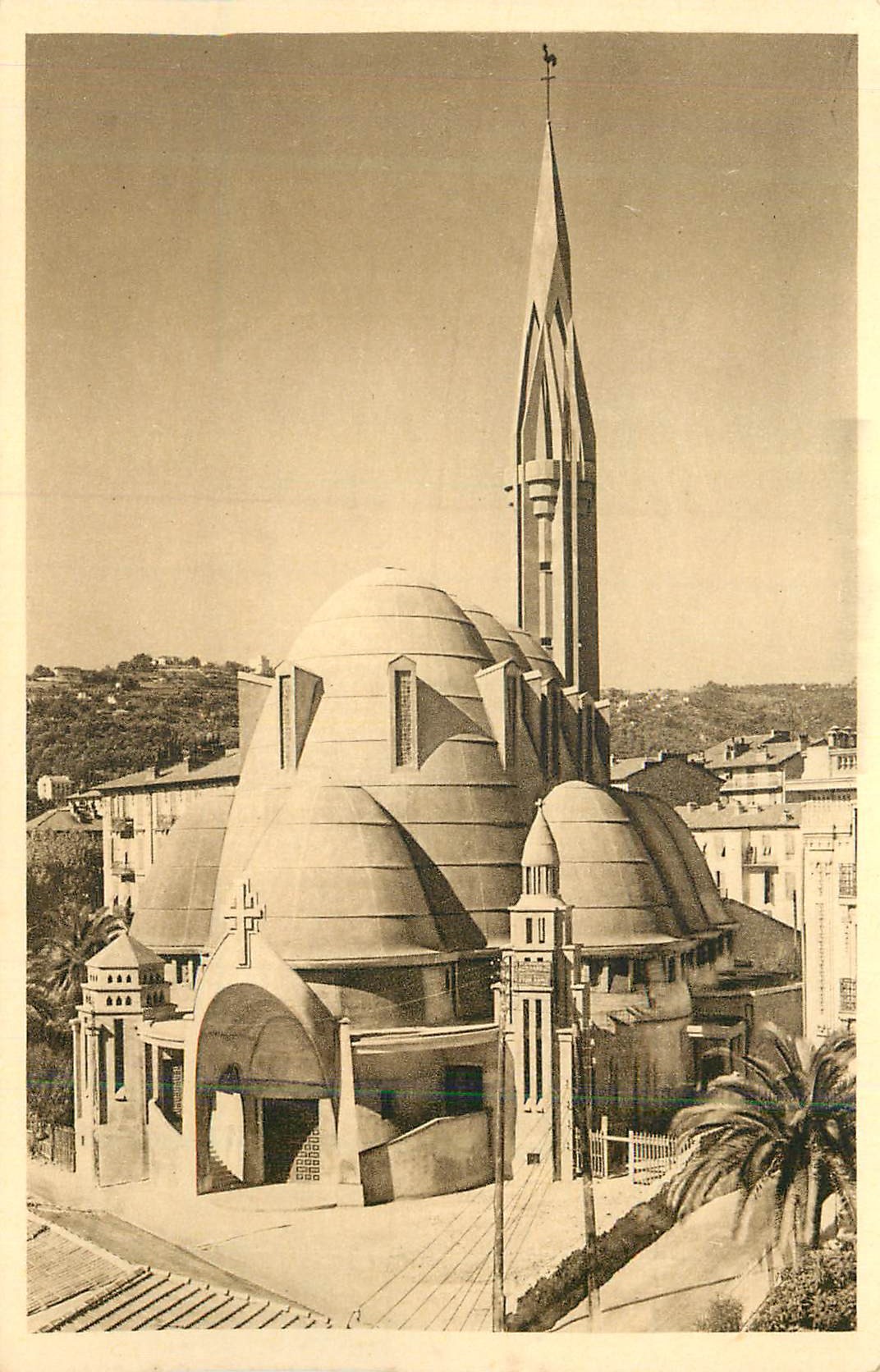 CPA Nice (A M) Cote d'Azur Artistique Exterieur de l'Eglise Sainte Jeanne d'Arc