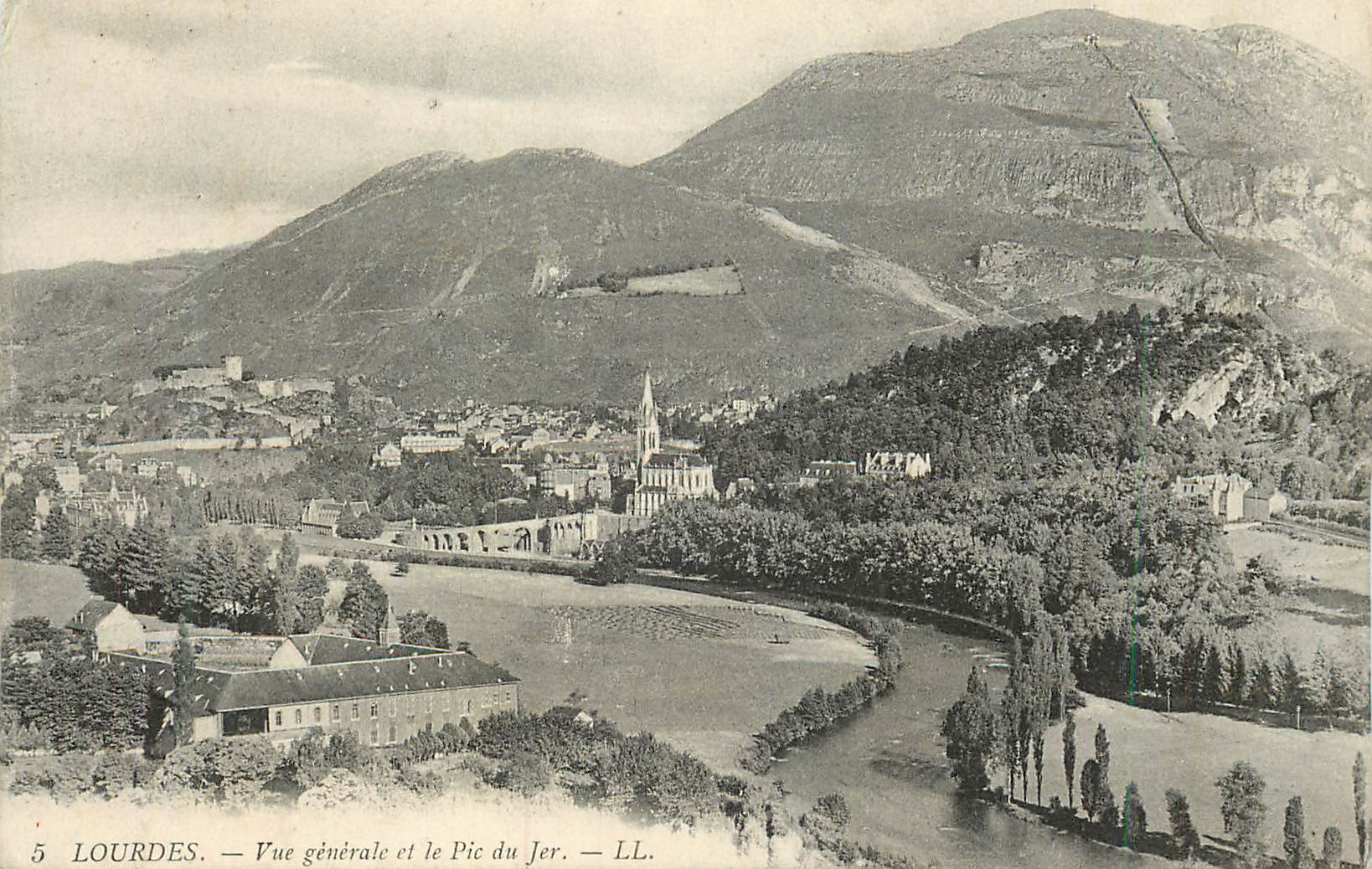 CPA Lourdes Vue Generale et Pic du Jer