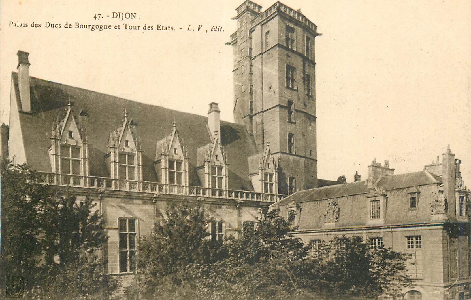 CPA Dijon Palais des Ducs de Bourgogne et Tour des Etats