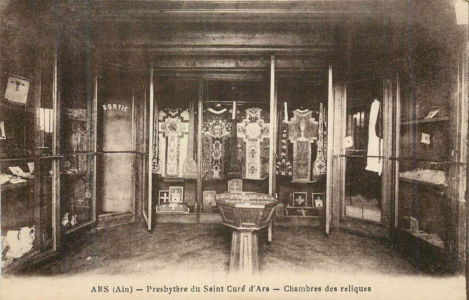 ARS (Ain) — Presbytère du Saint Curé d'Ars — Chambres des reliques