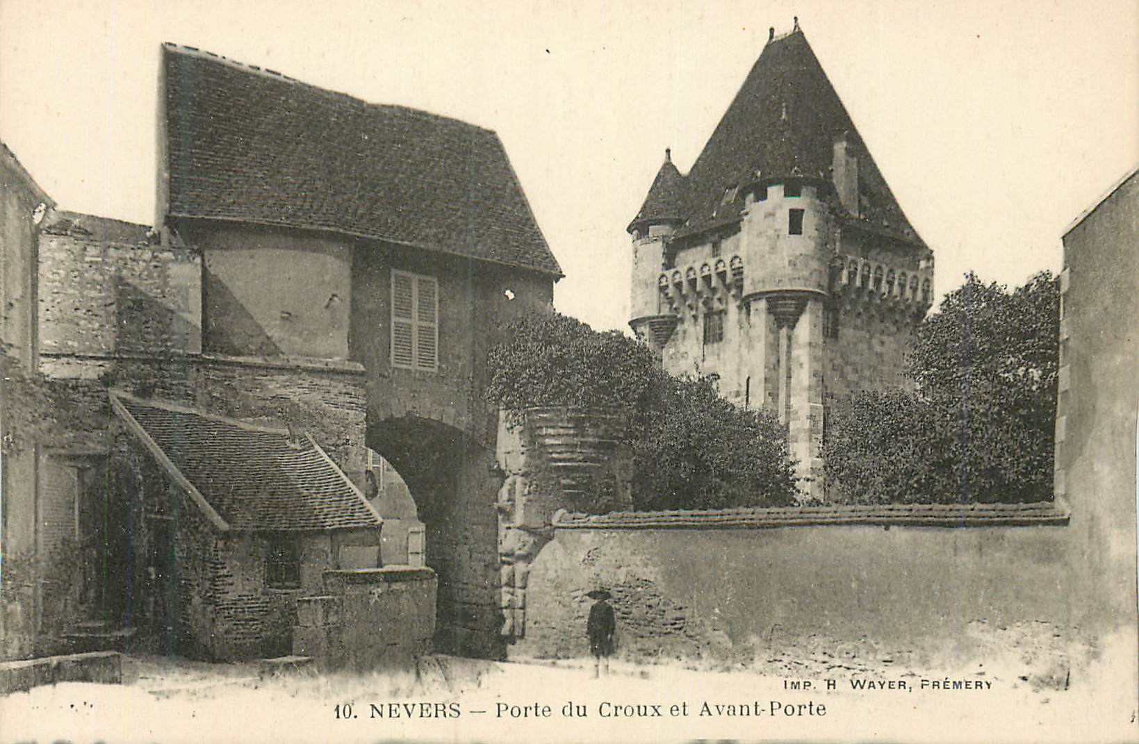 CPA Nevers Porte de Croux et Avant Porte