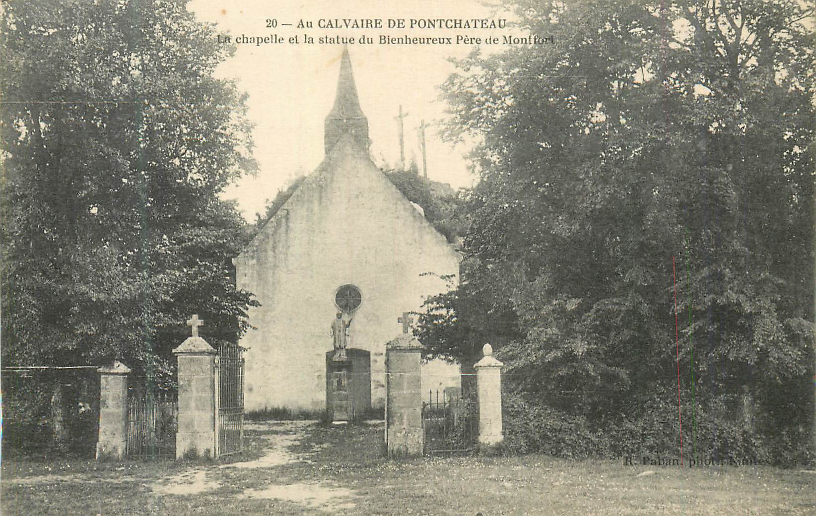 CPA Au Calvaire de Pontchateau La Chapelle et la Statue du Bienheureux Pere