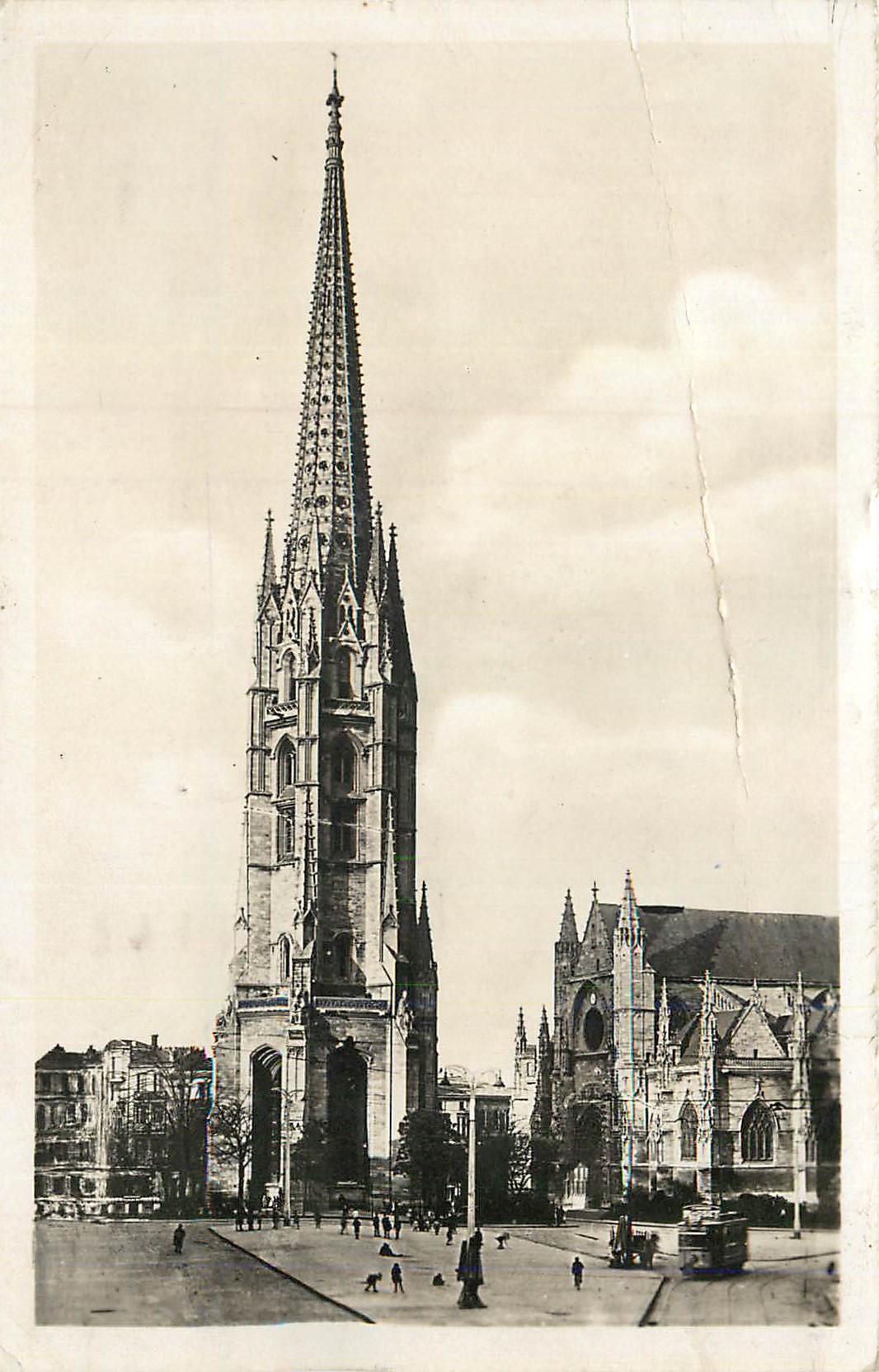 CPM Bordeaux La Fleche (114 m) et Eglise Saint Michel Tramway