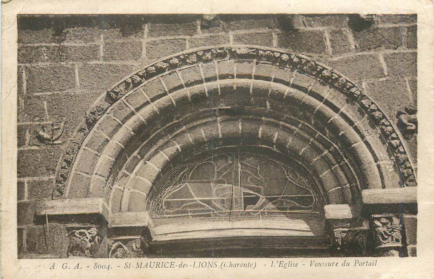 CPA St Maurice des Lions (Charente) L'Eglise Voussure du Portail