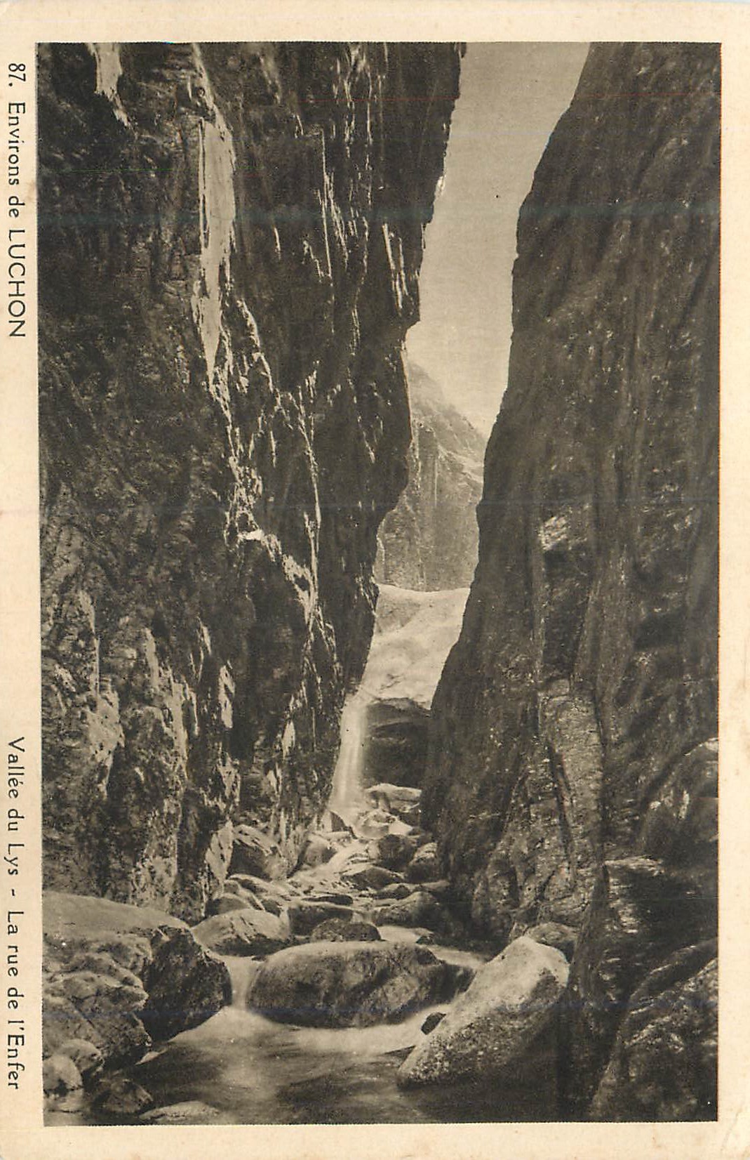 Environ de LUCHON — Vallée du Lys - La rue de l'Enfer — n°87