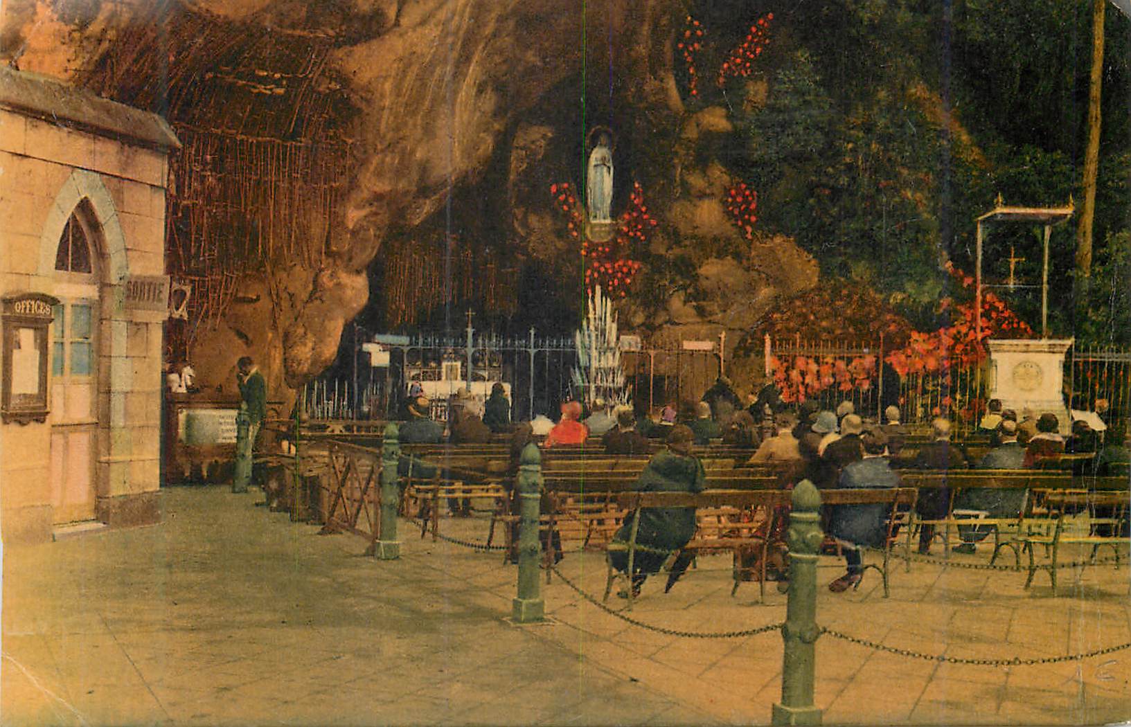 CPA Lourdes La Grotte Miraculeuse