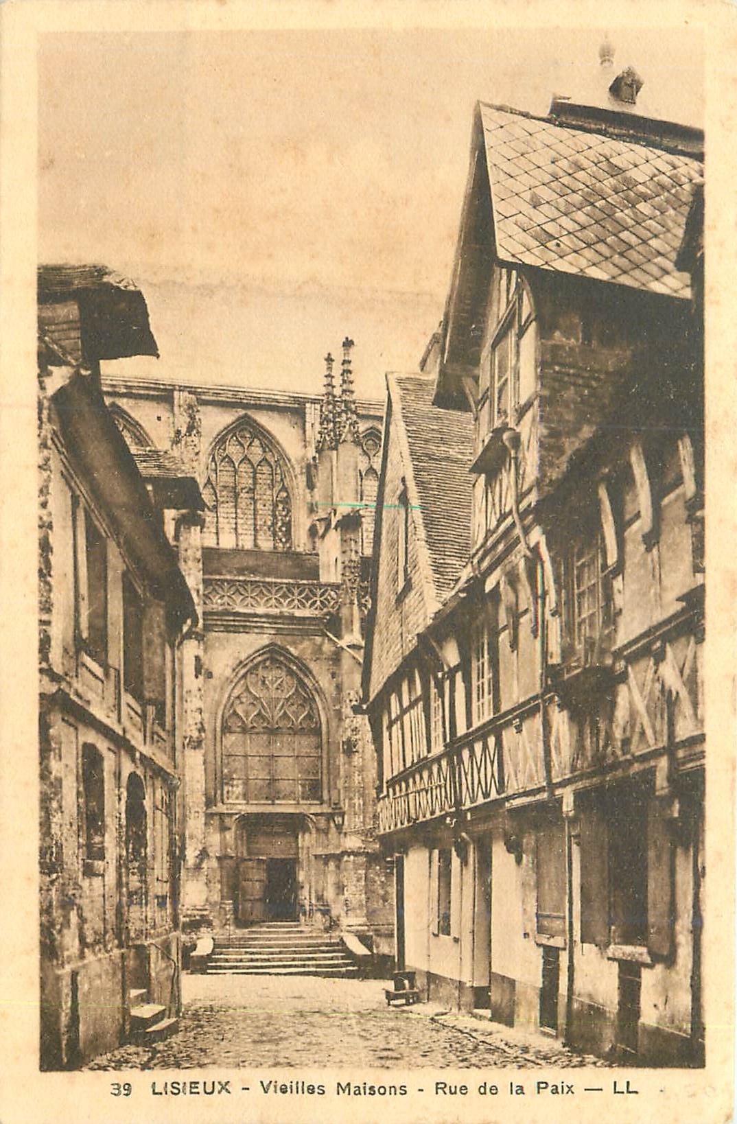 Lisieux - Vieilles Maisons - Rue de la Paix — LL