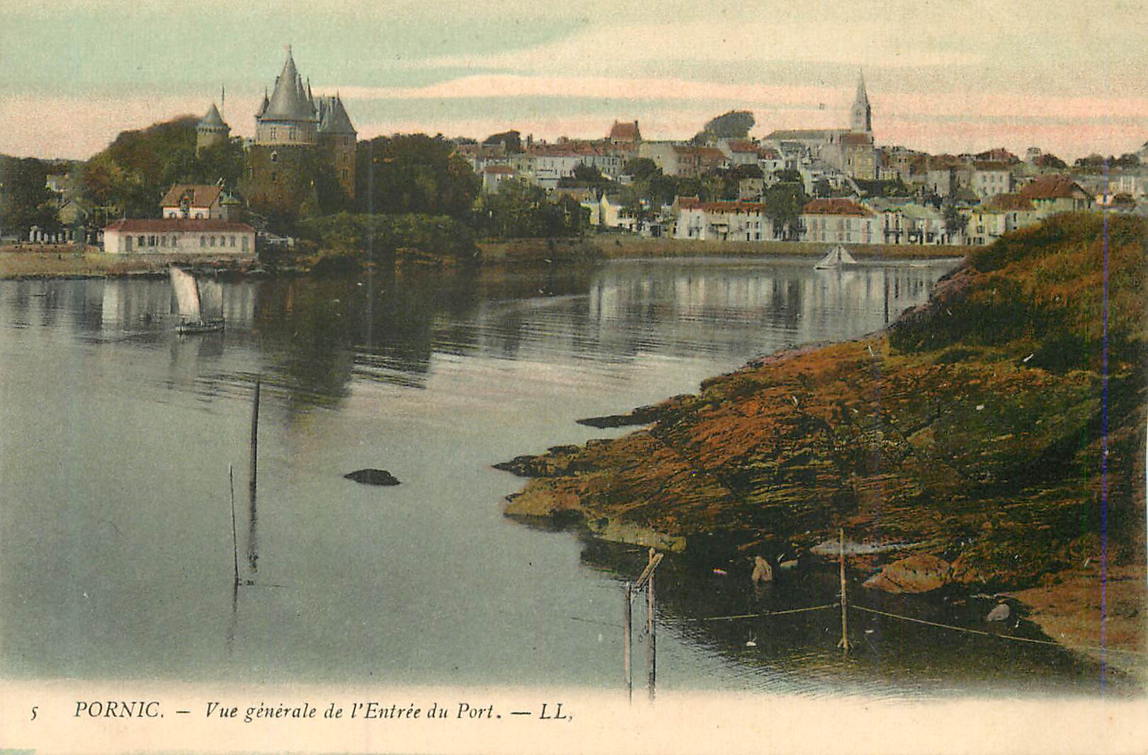 CPA Pornic Vue Generale de l'Entree du Port