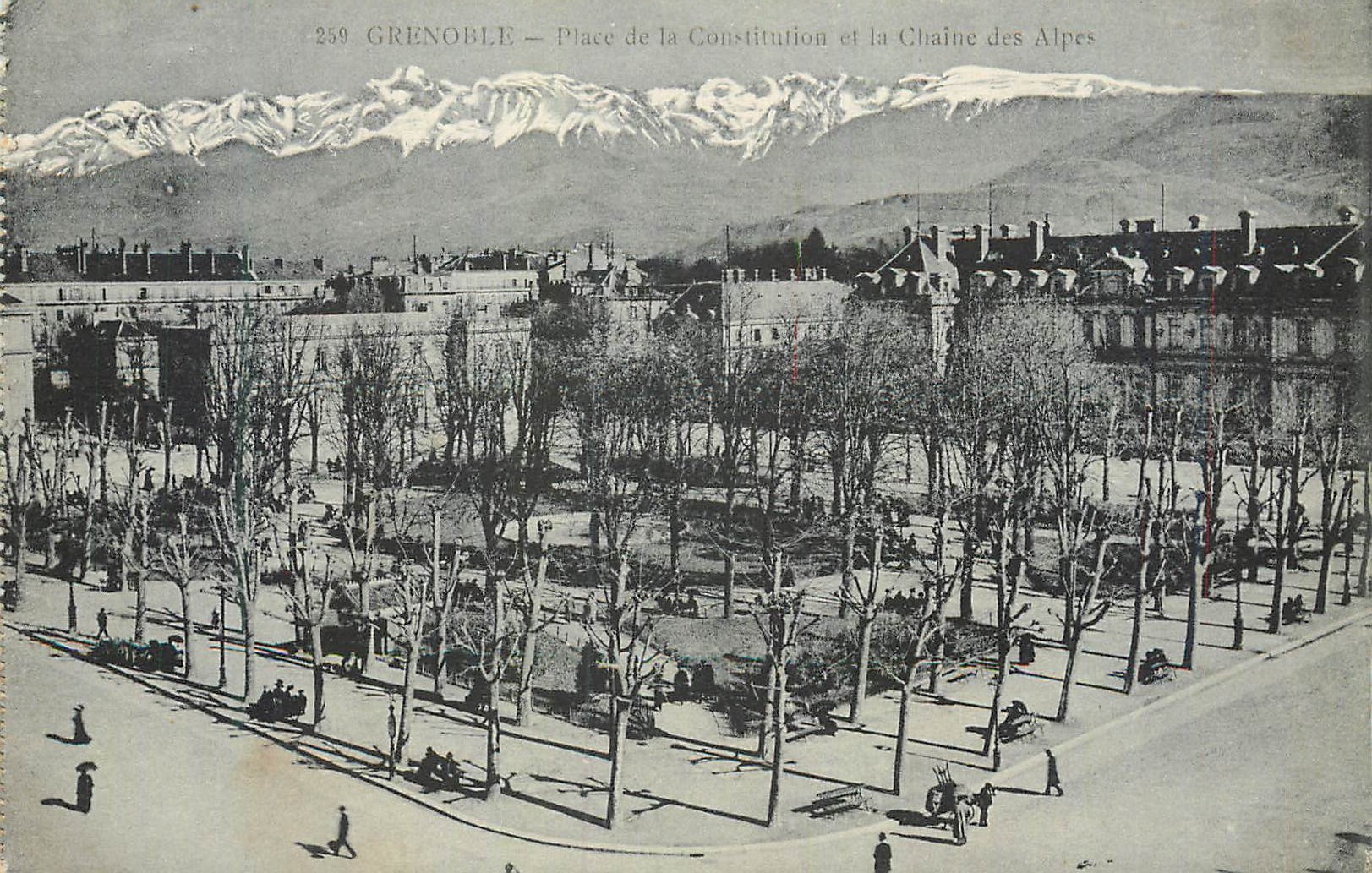 CPA Grenoble Place de la Constitution et la chaine des Alpes