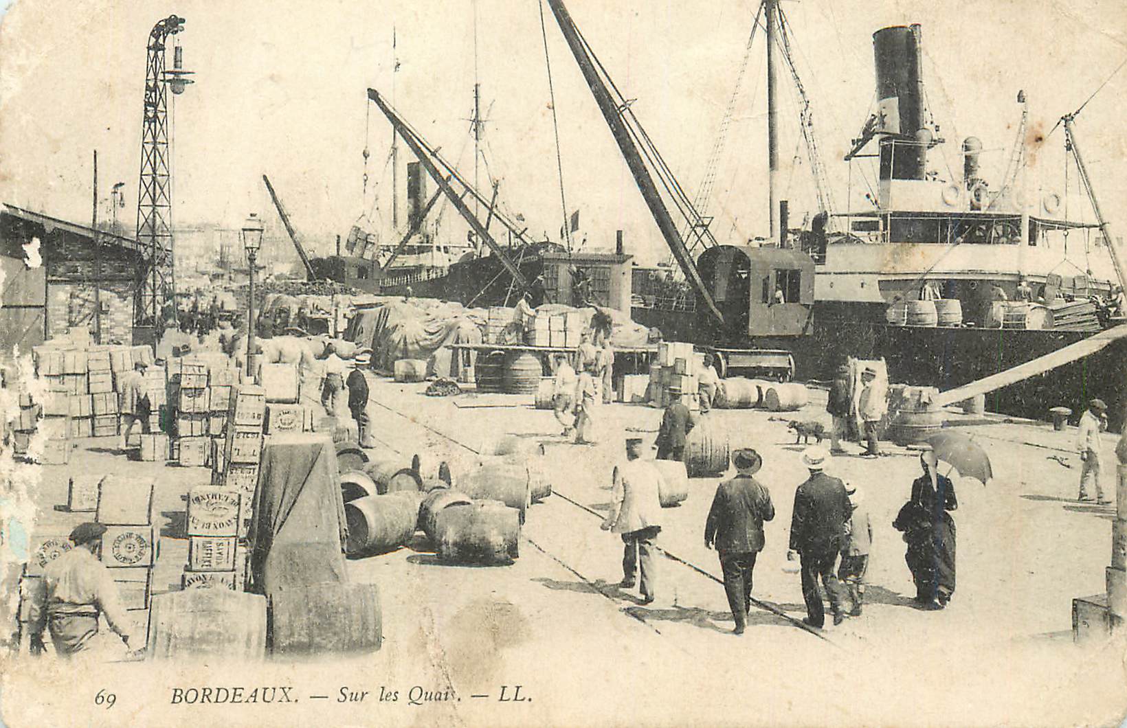CPA Bordeaux Sur les Quais Bateaux