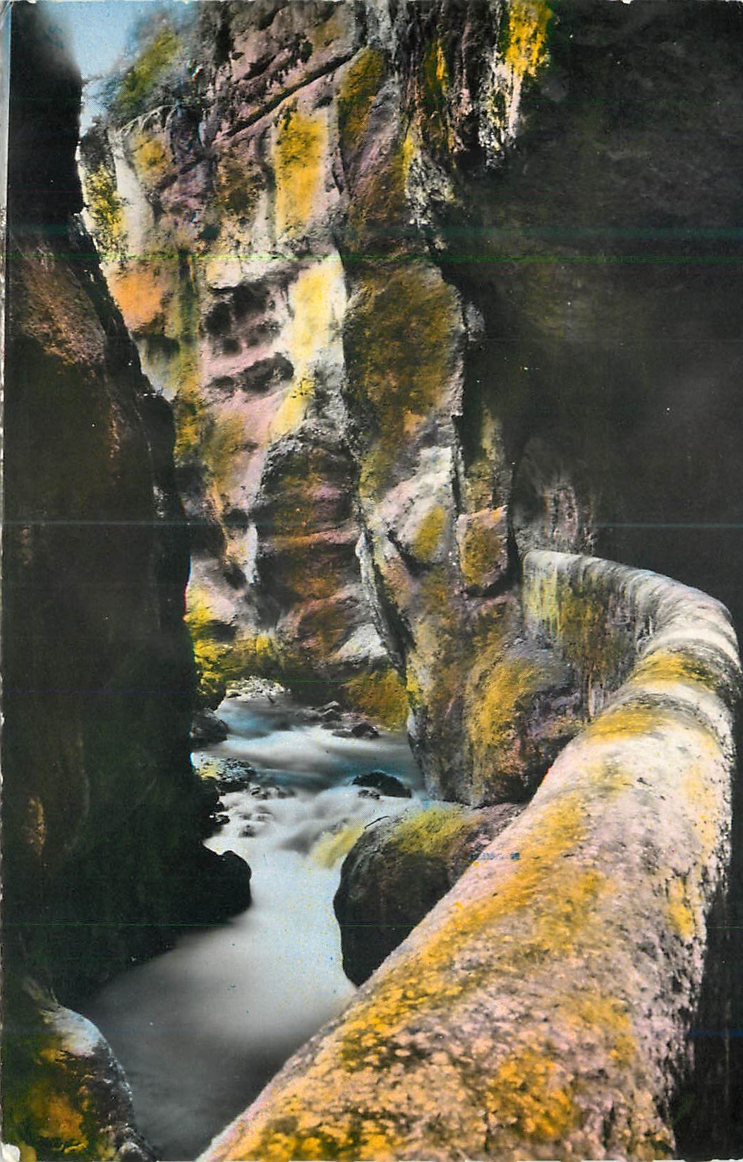 Gorges de la Vézère — vue panoramique — éditeur non identifiable