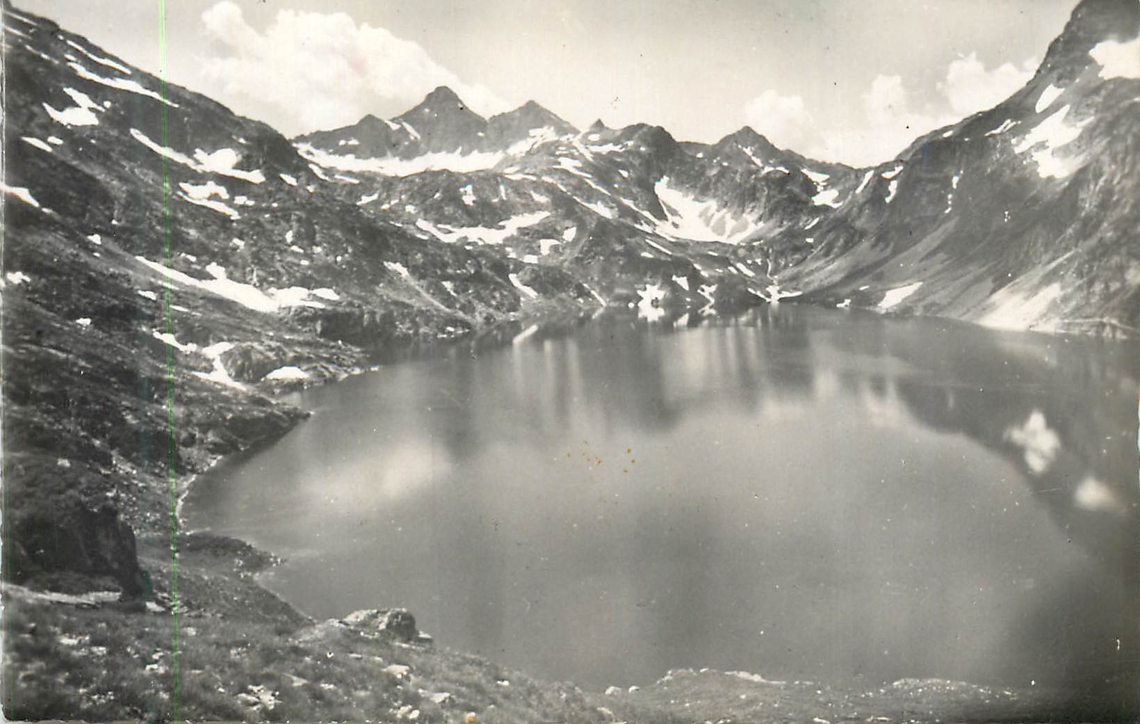 CPM Nos Belles Pyrenees Terminus d'une Belle Excursion Le Lac d'Artouste (2000 m)