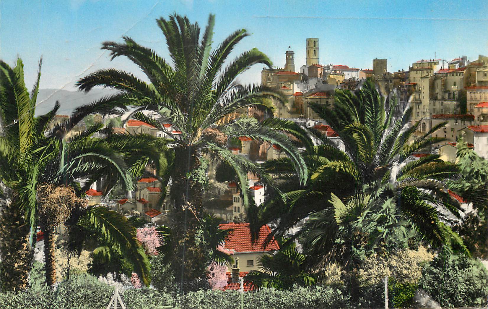 CPM Grasse La Cote d'Azur Un Coin de la Ville