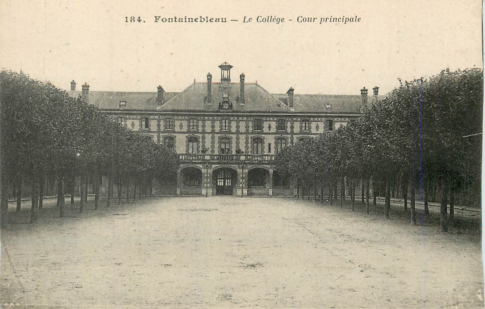 Fontainebleau — Das Kollegium — Haupthof — Verlag: 184