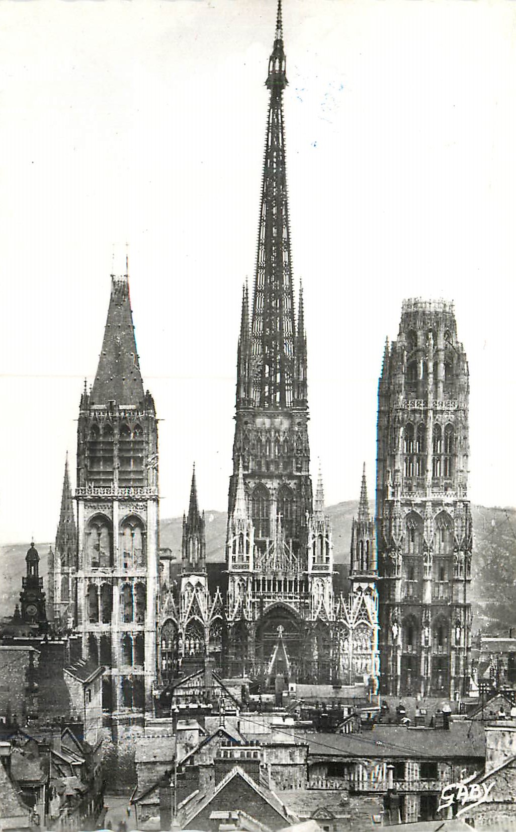 CPM Rouen (S Mme) La Cathedrale Hauteur de la Fleche 156 m