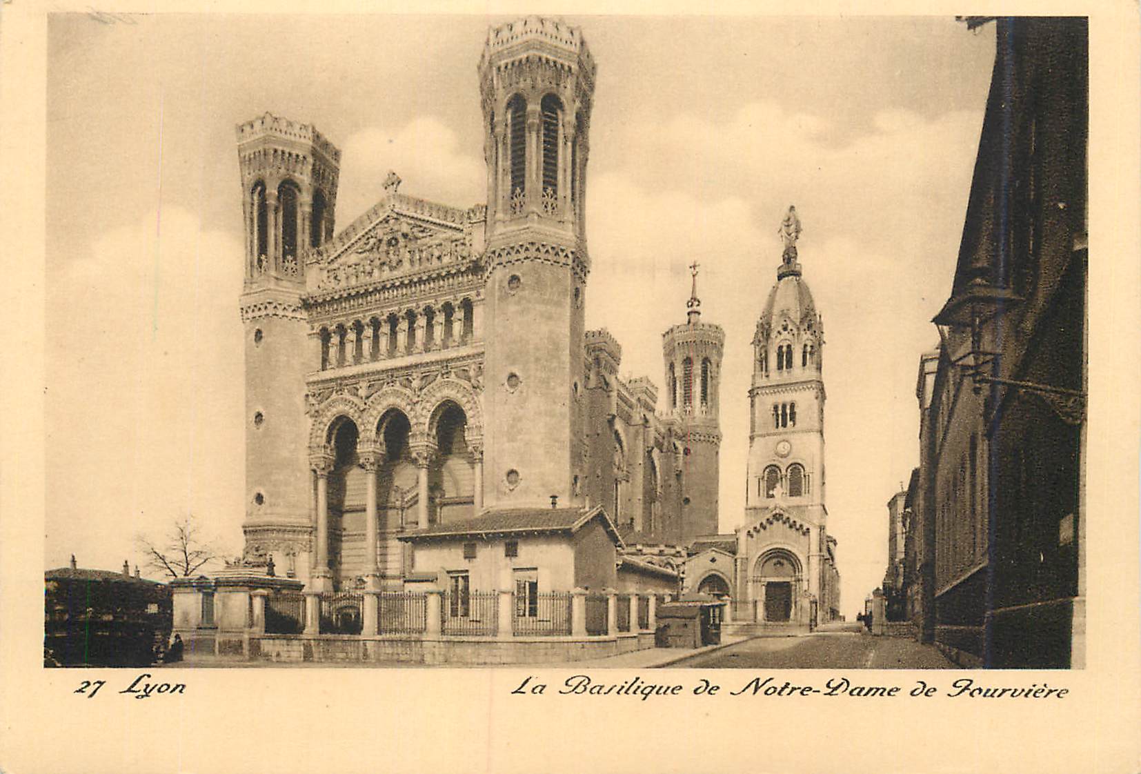 CPA Lyon La Basilique de Notre Dame de Fourviere